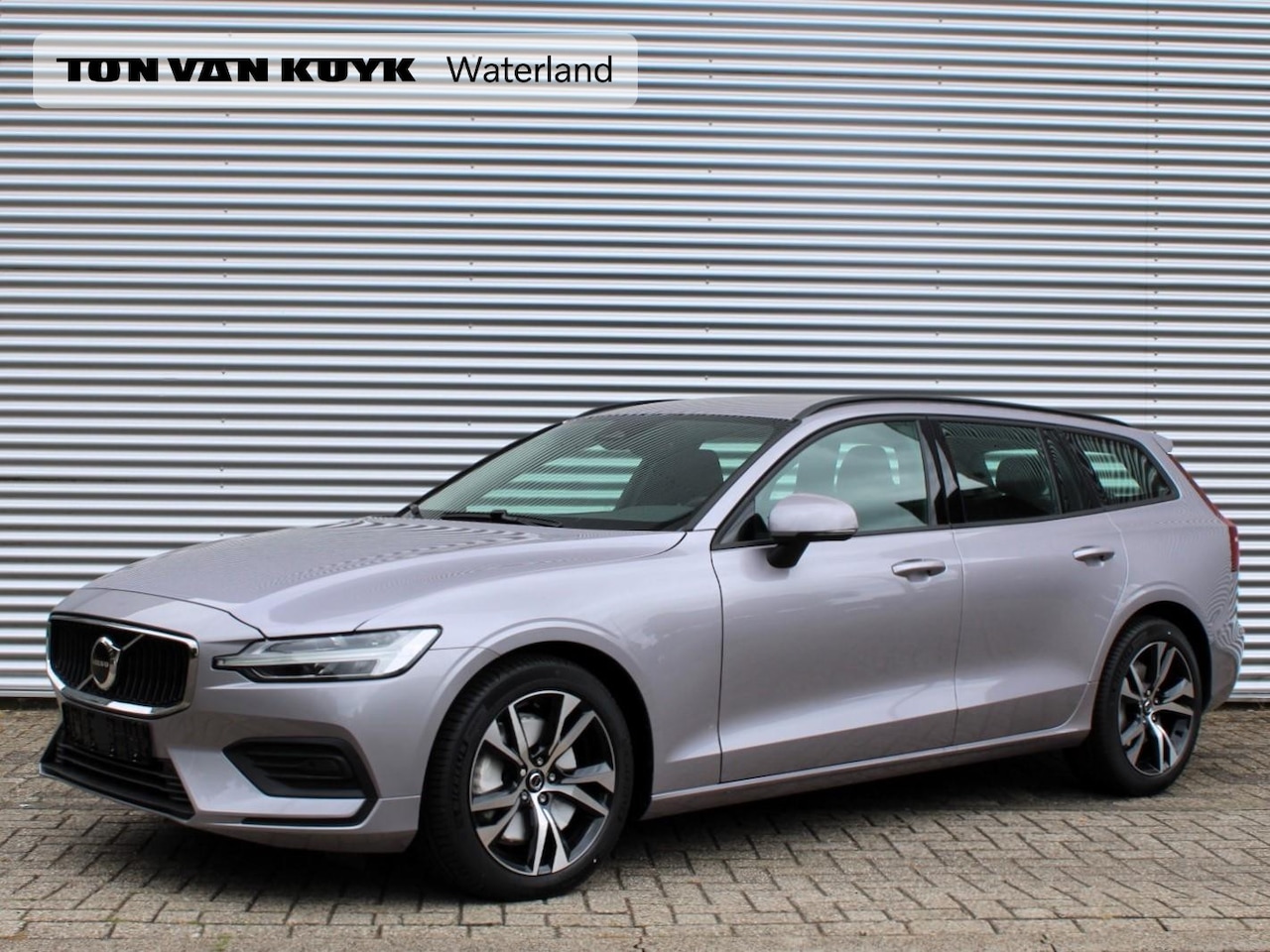 Volvo V60 - 2.0 B4 Essential Bright Automaat / Driver Awareness / Parking Pack / Aurora Silver / 18" v - AutoWereld.nl