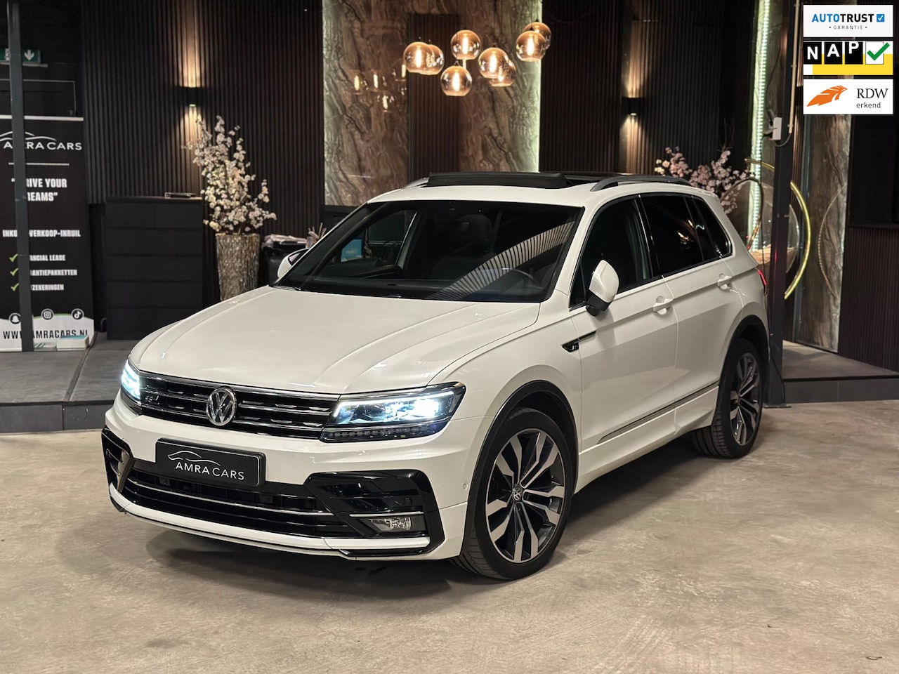 Volkswagen Tiguan - 1.5 TSI 3X R-Line|PANO|BOMVOL! - AutoWereld.nl