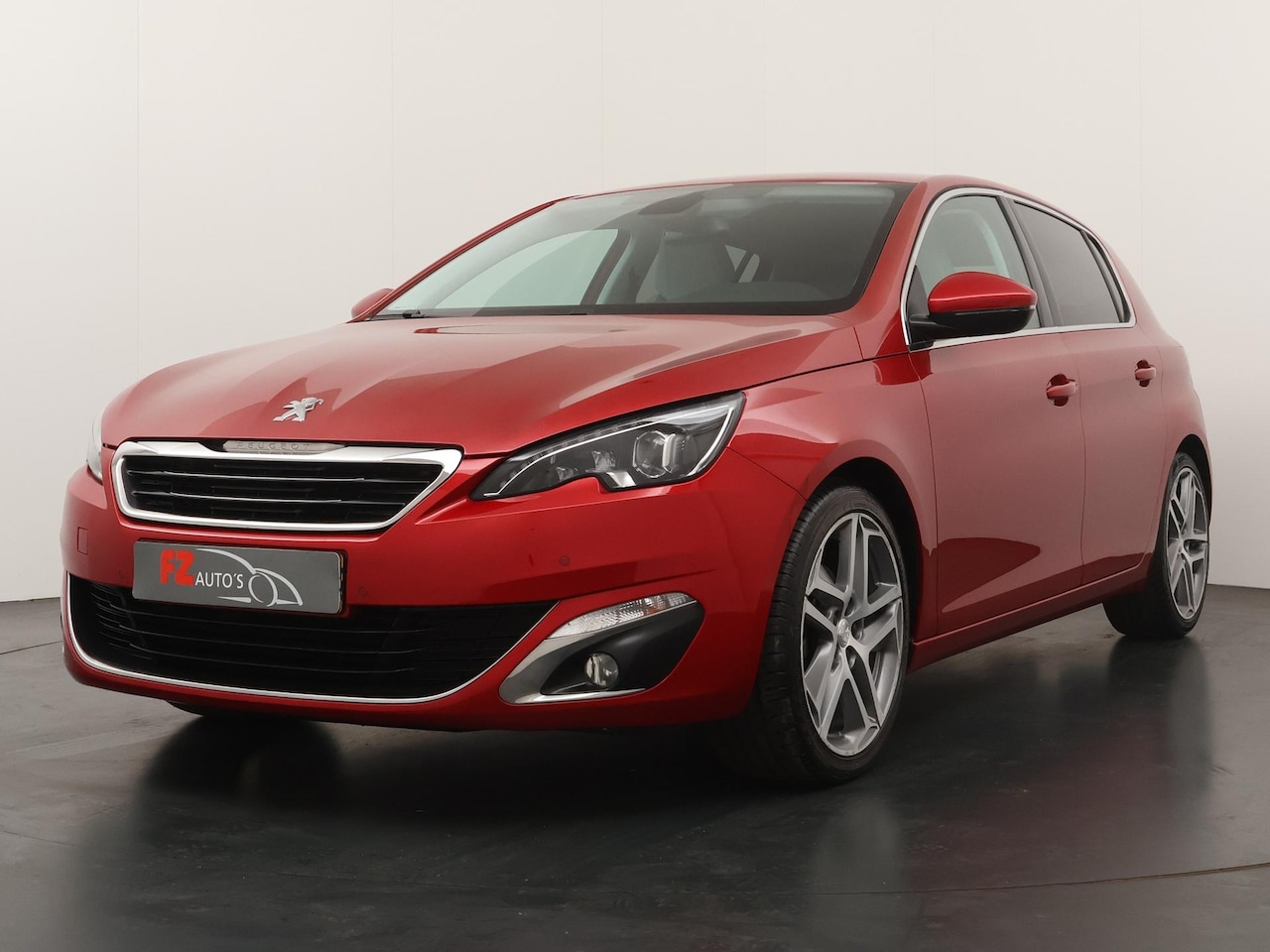 Peugeot 308 - 1.2 PureTech Allure Automaat - Lederen bekleding - Stoelverwarming - Navigatie - Trekhaak - AutoWereld.nl