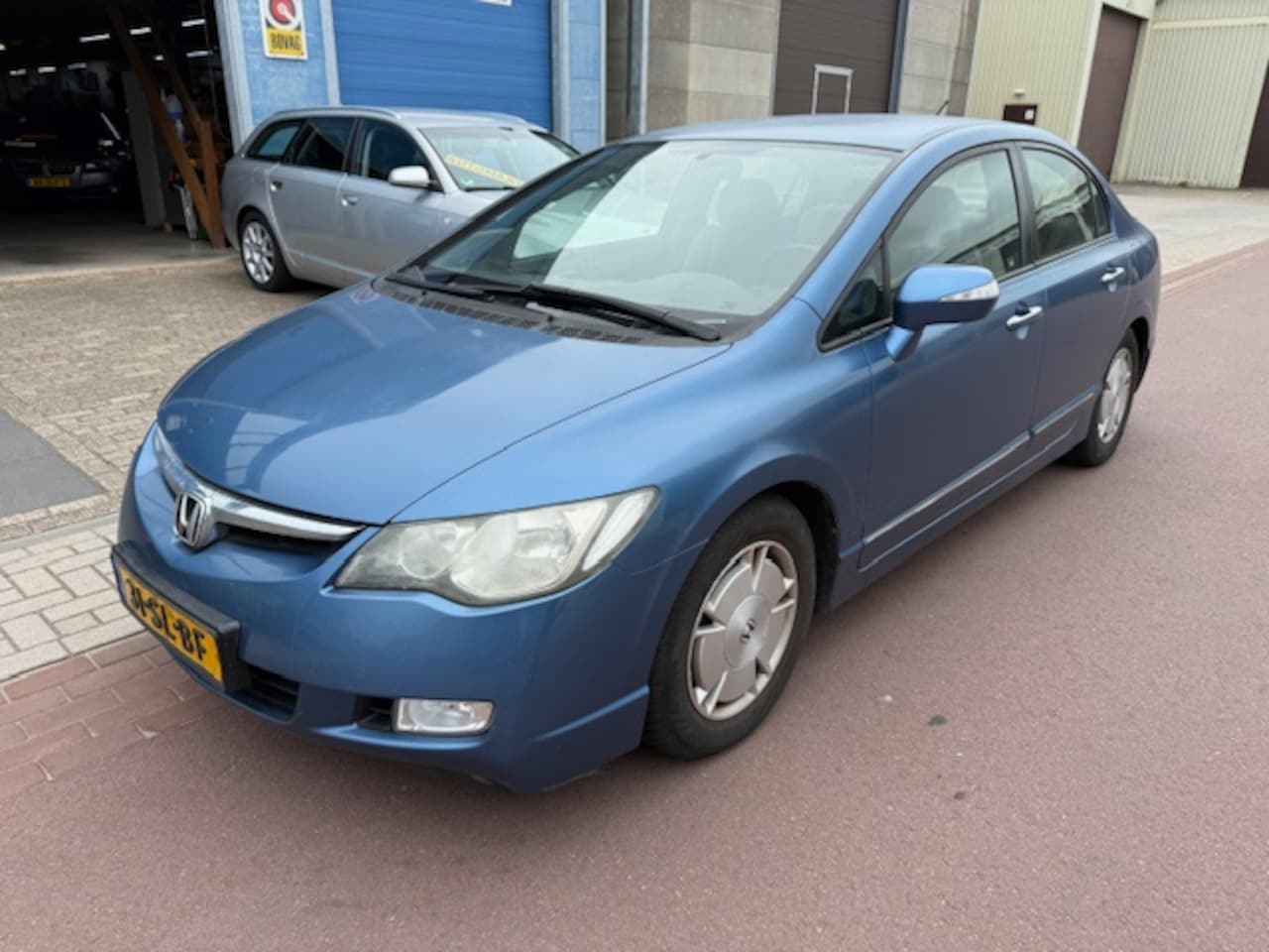 Honda Civic - 1.3 Hybrid 2006 nwe hybride accu APK 10-2025 Leuke auto met veel rekeningen aanwezig. - AutoWereld.nl