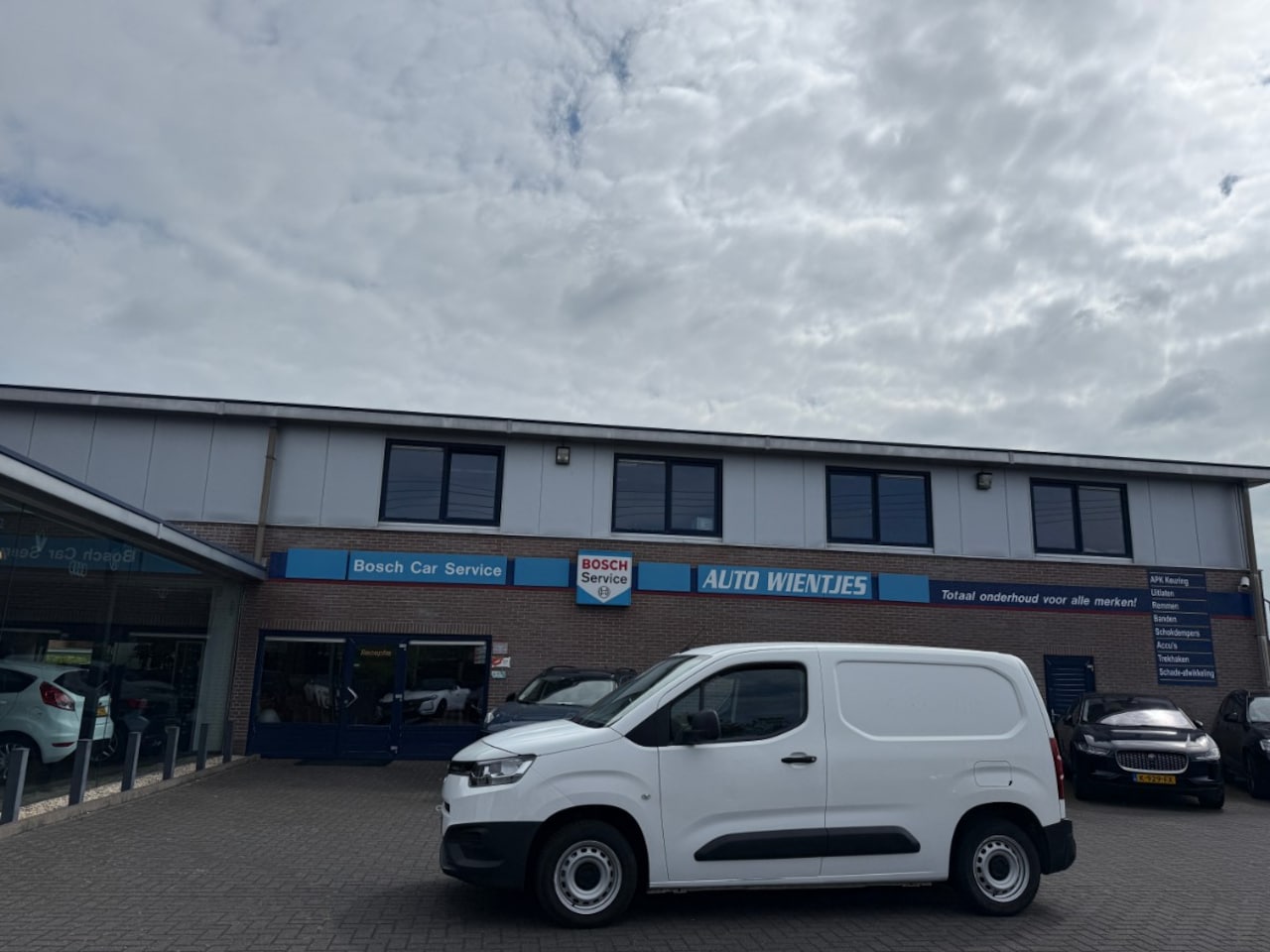 Toyota ProAce City - Motorschade | 1.5 D-4D | Cool Comfort | Airco | Cruise - AutoWereld.nl