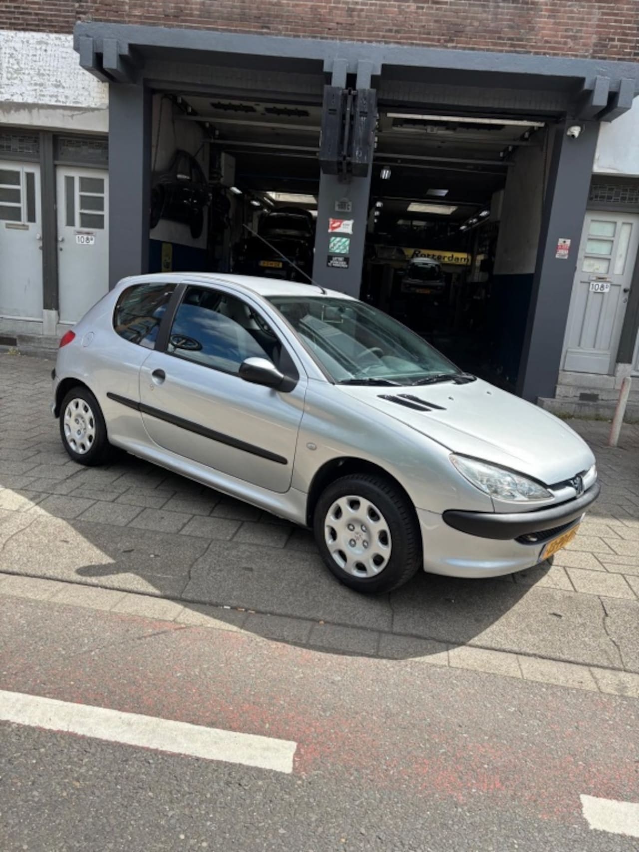 Peugeot 206 - (met een nieuwe apk) 1.4 Pop' Art - AutoWereld.nl