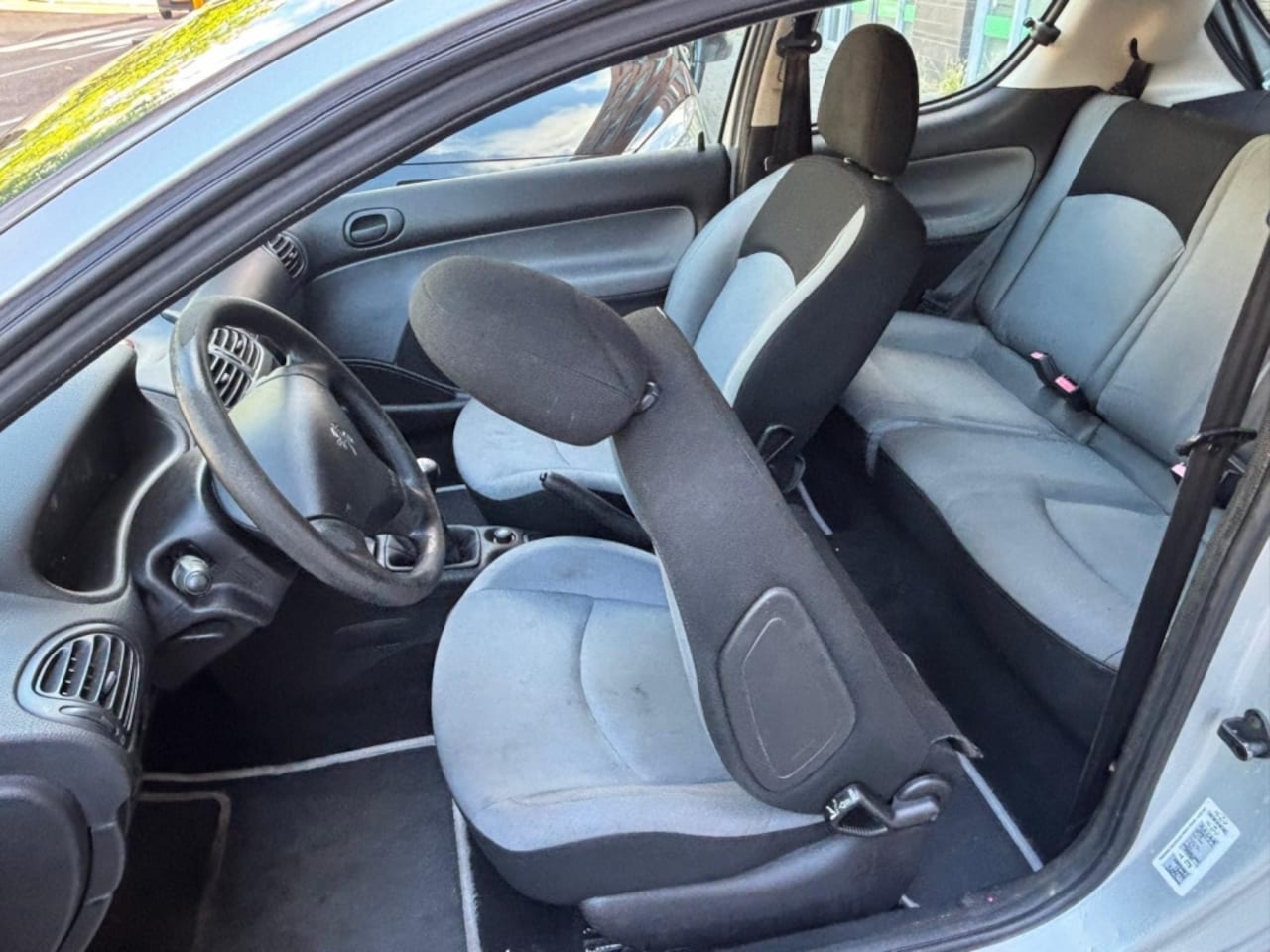 Peugeot 206 - (met een nieuwe apk) 1.4 Pop' Art - AutoWereld.nl