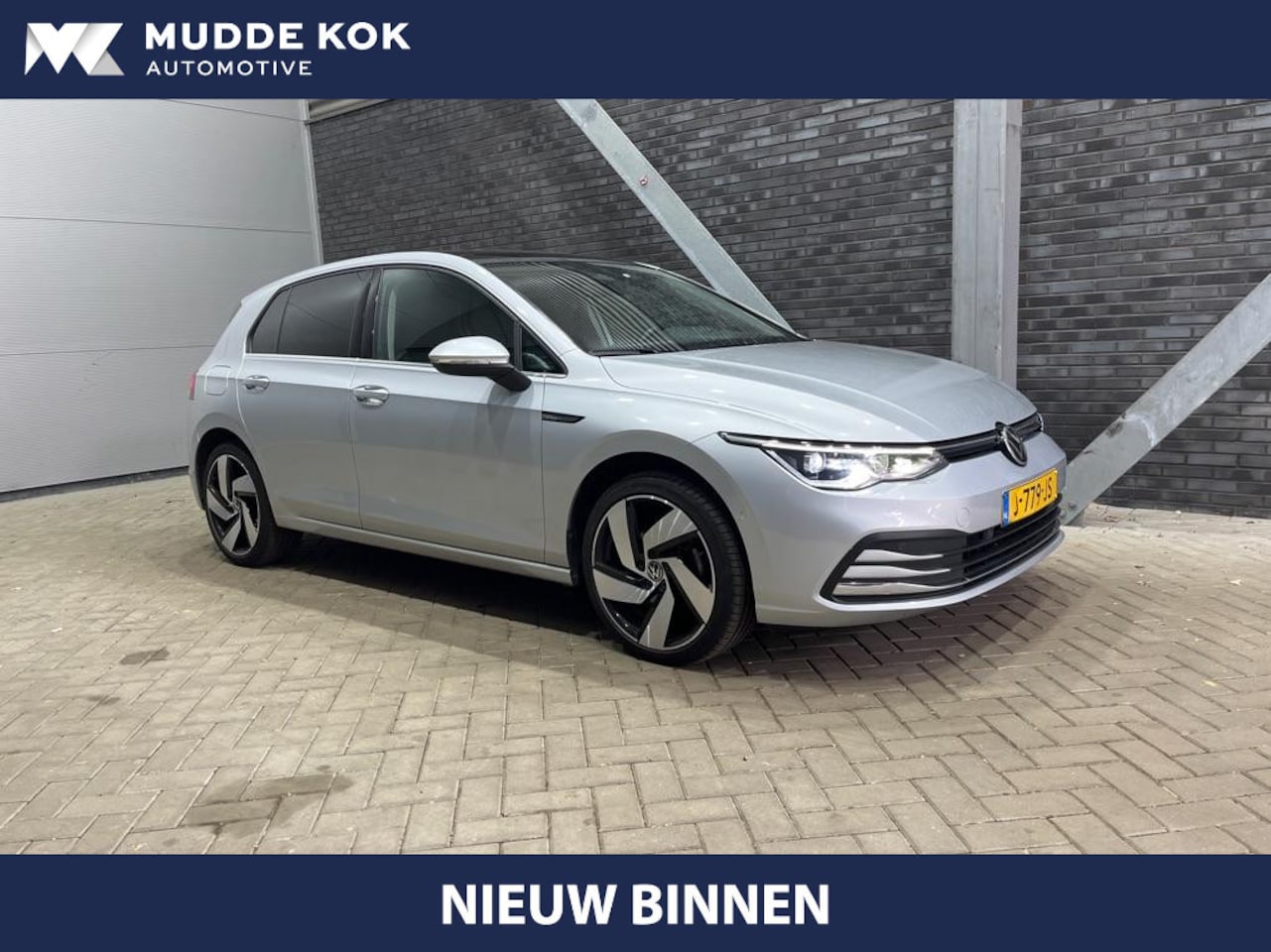 Volkswagen Golf - 1.5 eTSI Style | Panoramadak | Camera | Getint Glas | 18 Inch - AutoWereld.nl