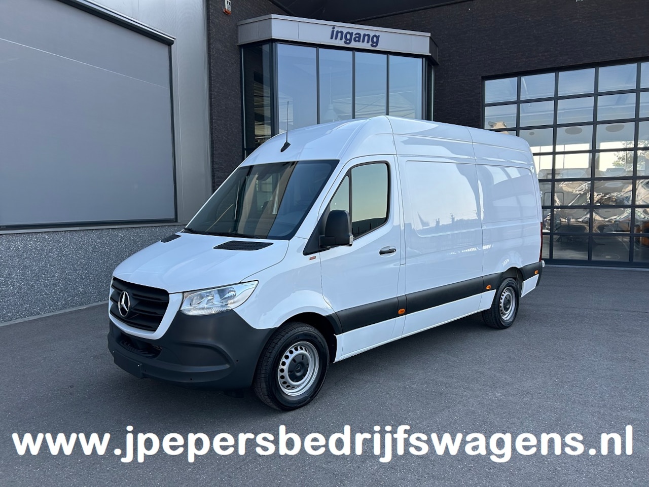 Mercedes-Benz Sprinter - 317 CDI L2 H2 Automaat / MBUX / Navigatie / Camera / Parkeersensoren / Cruise control / Ai - AutoWereld.nl