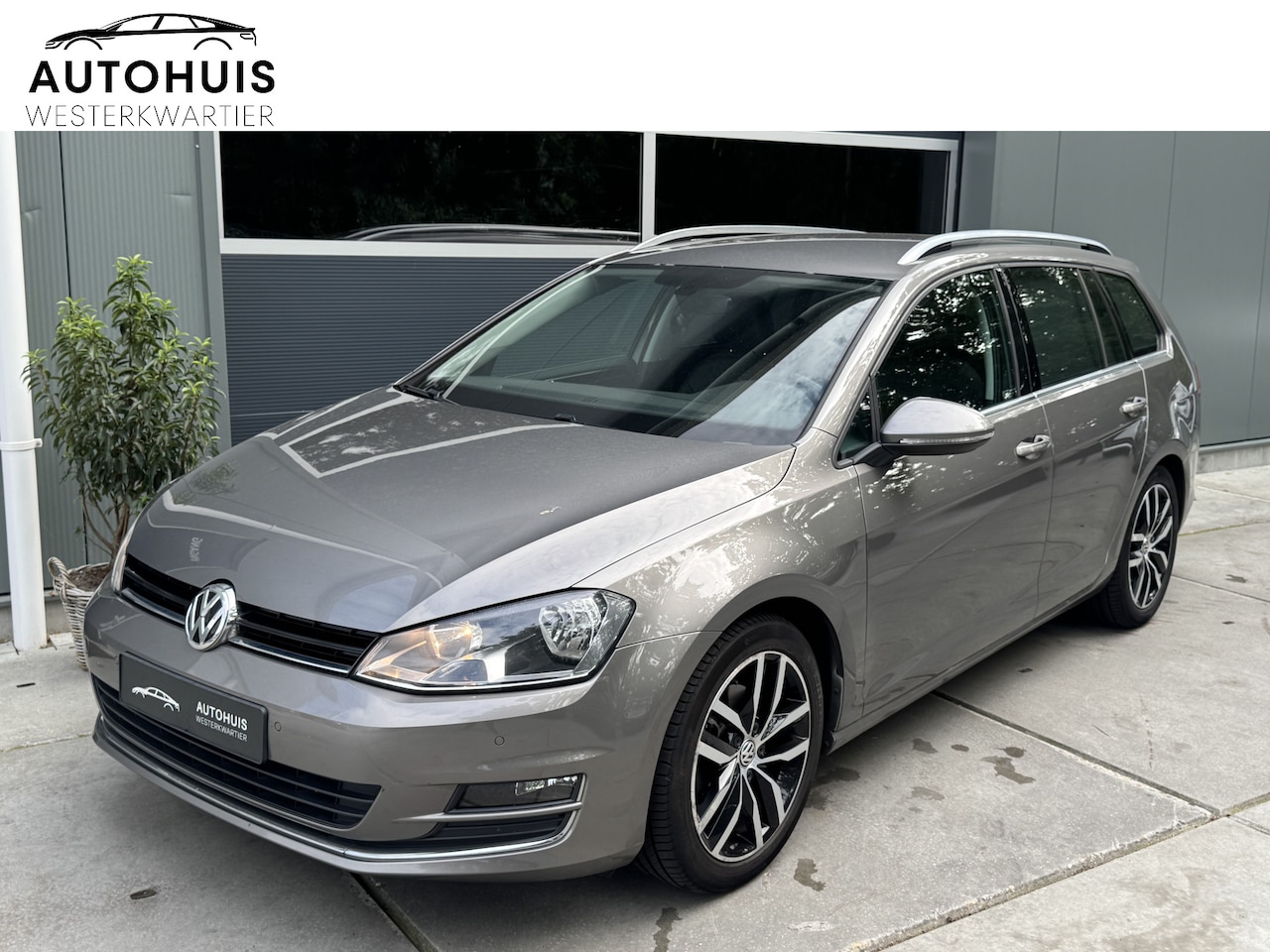 Volkswagen Golf Variant - 1.4 TSI 125pk H6 Connected Series Navigatie Massagestoel Camera Climate Control Trekhaak - AutoWereld.nl