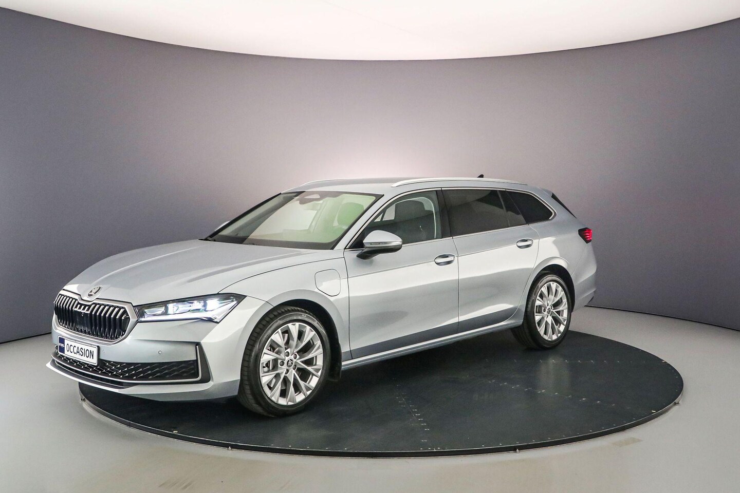 Skoda Superb - Business Edition 1.5 TSI PHEV 204pk DSG Automaat Trekhaak, Adaptive cruise control, Verwar - AutoWereld.nl