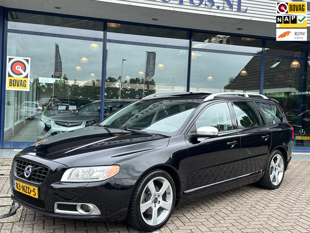 Volvo V70 - 3.2 AWD R-Design Youngtimer Aut. Leer Elek.Schuifdak Elek.Stoelen Trekhaak Dealeronderhoud - AutoWereld.nl