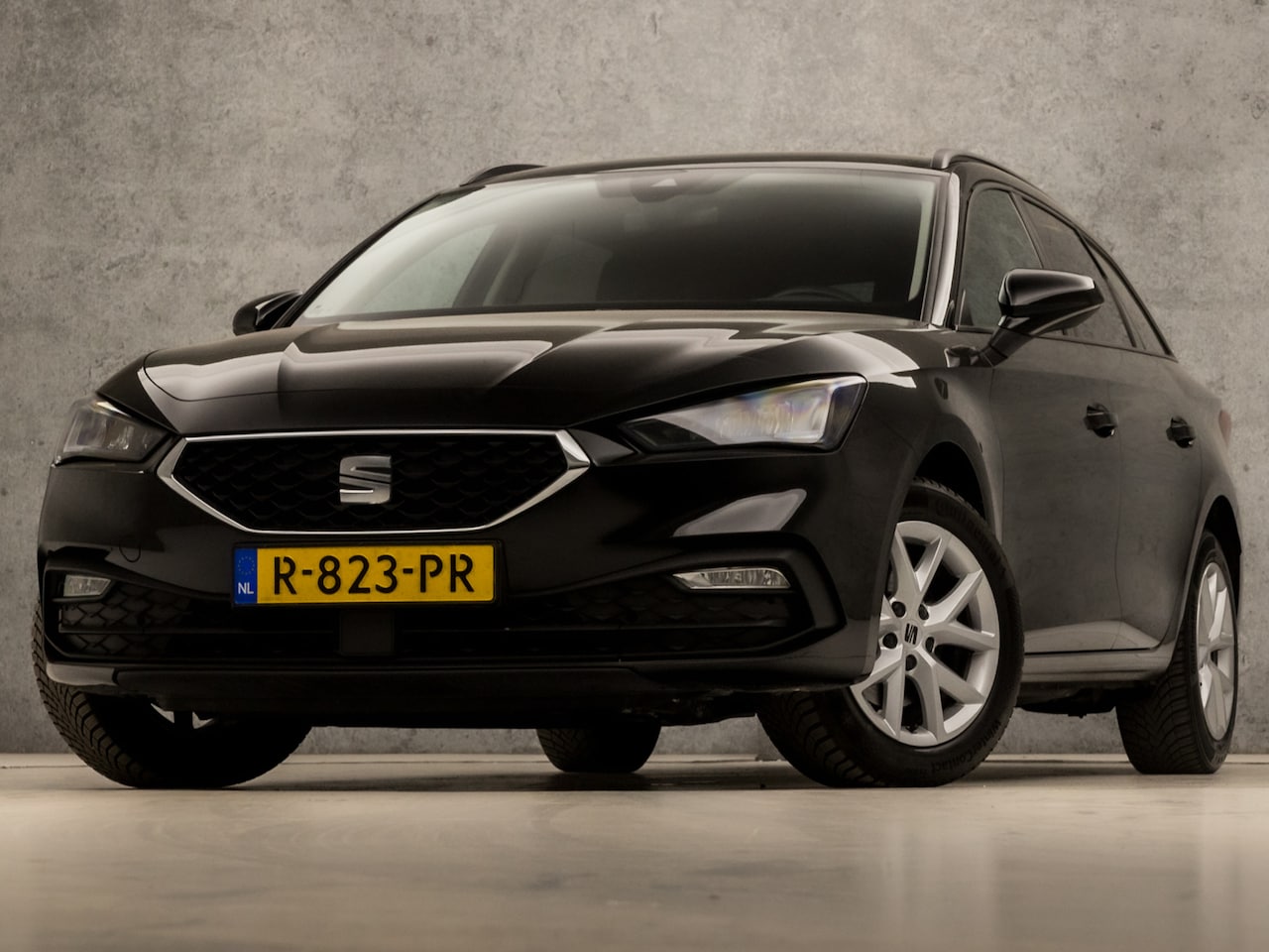 SEAT Leon Sportstourer - 1.0 TSI Sport (APPLE CARPLAY, CLIMATE, LM VELGEN, CRUISE, SPORTSTOELEN, GETINT GLAS, NIEUW - AutoWereld.nl