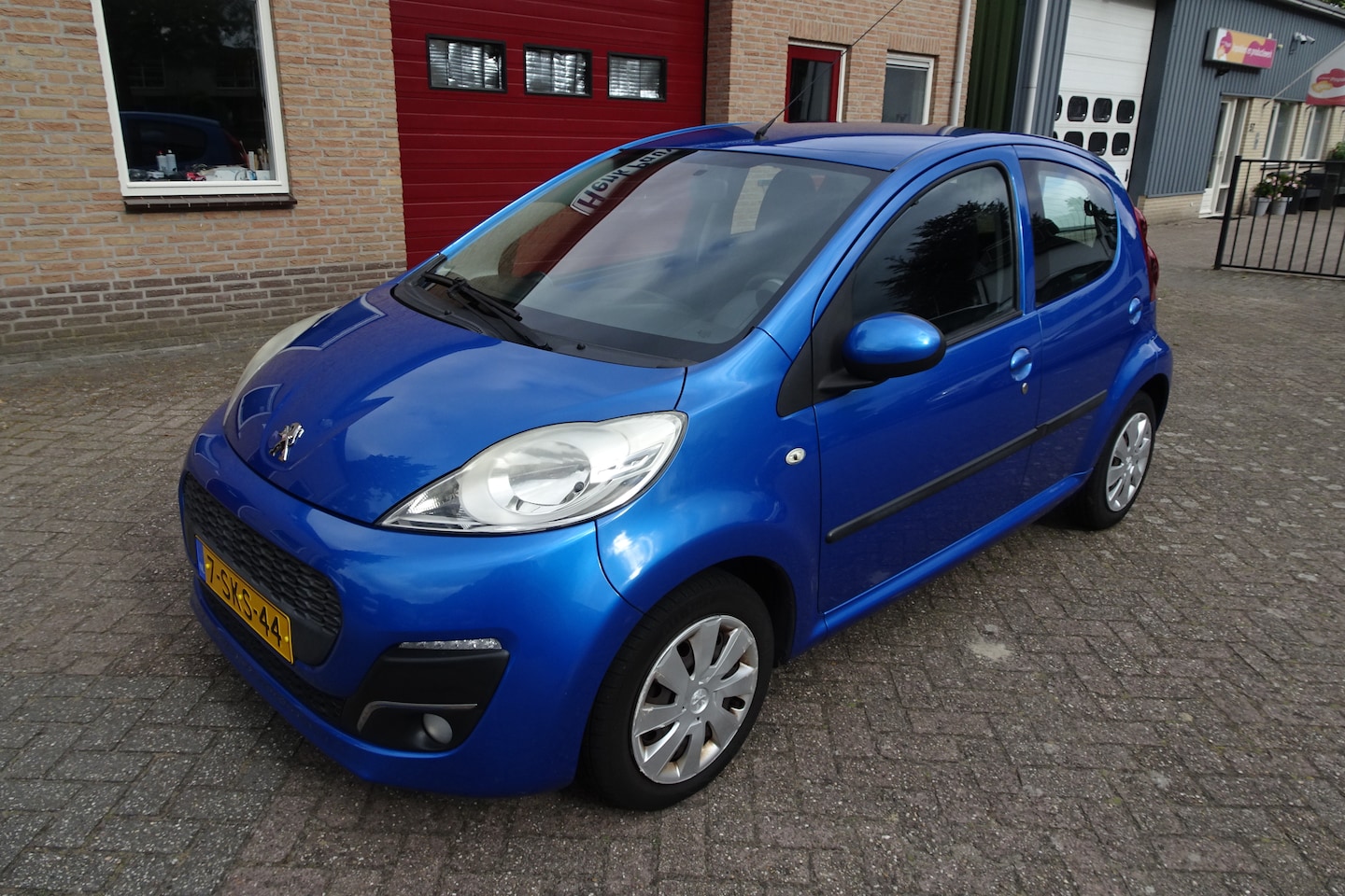 Peugeot 107 - 1.0 Active 5 Drs * AIRCO *  STB.* CV * LED * - AutoWereld.nl