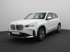 BMW iX1 - eDrive20 67 kWh Parking Assistant | Achteruitrijcamera | 17"