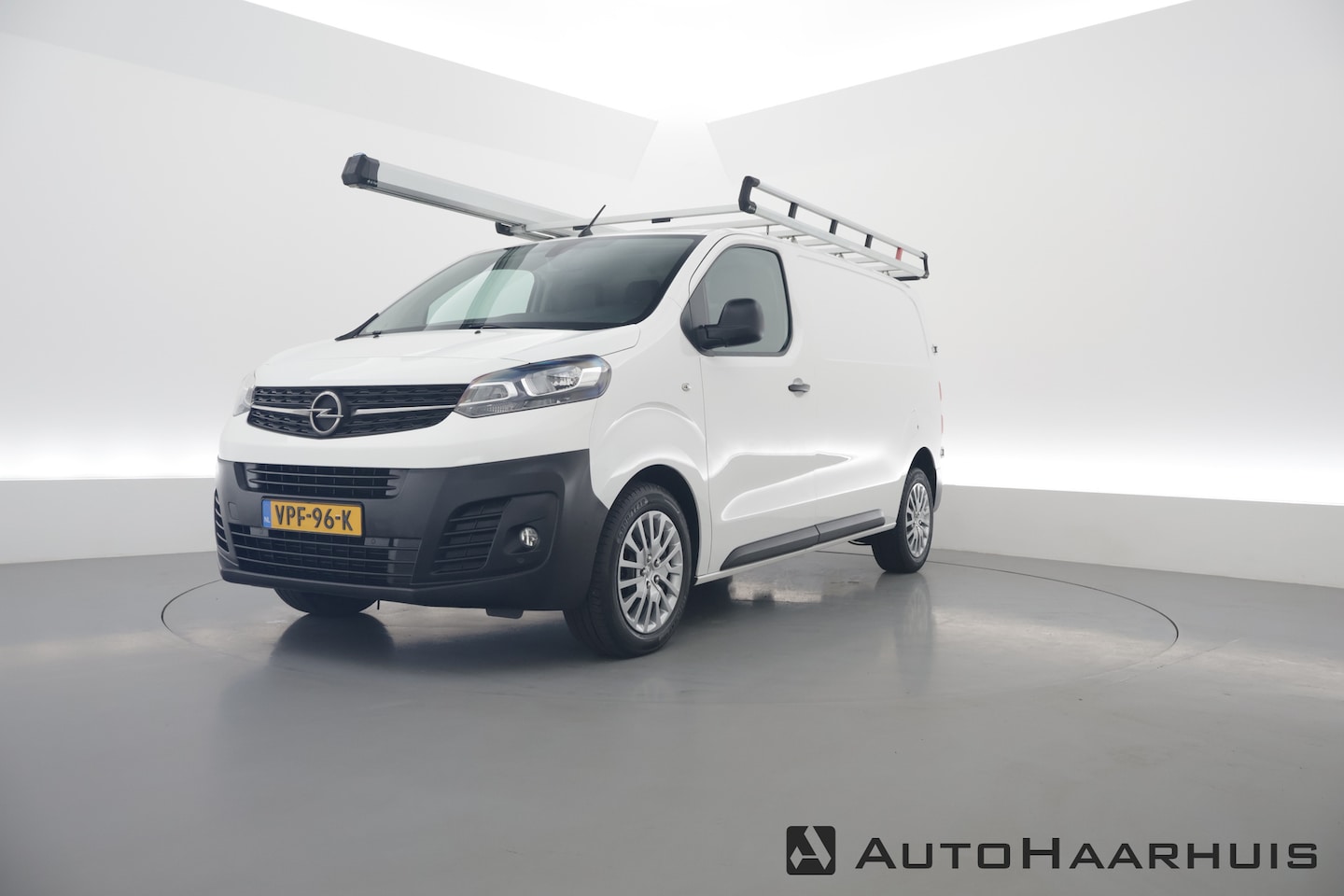 Opel Vivaro - 2.0 CDTI L2H1 Edition | Navi | Trekhaak | Dakrails | Apple CarPlay - AutoWereld.nl