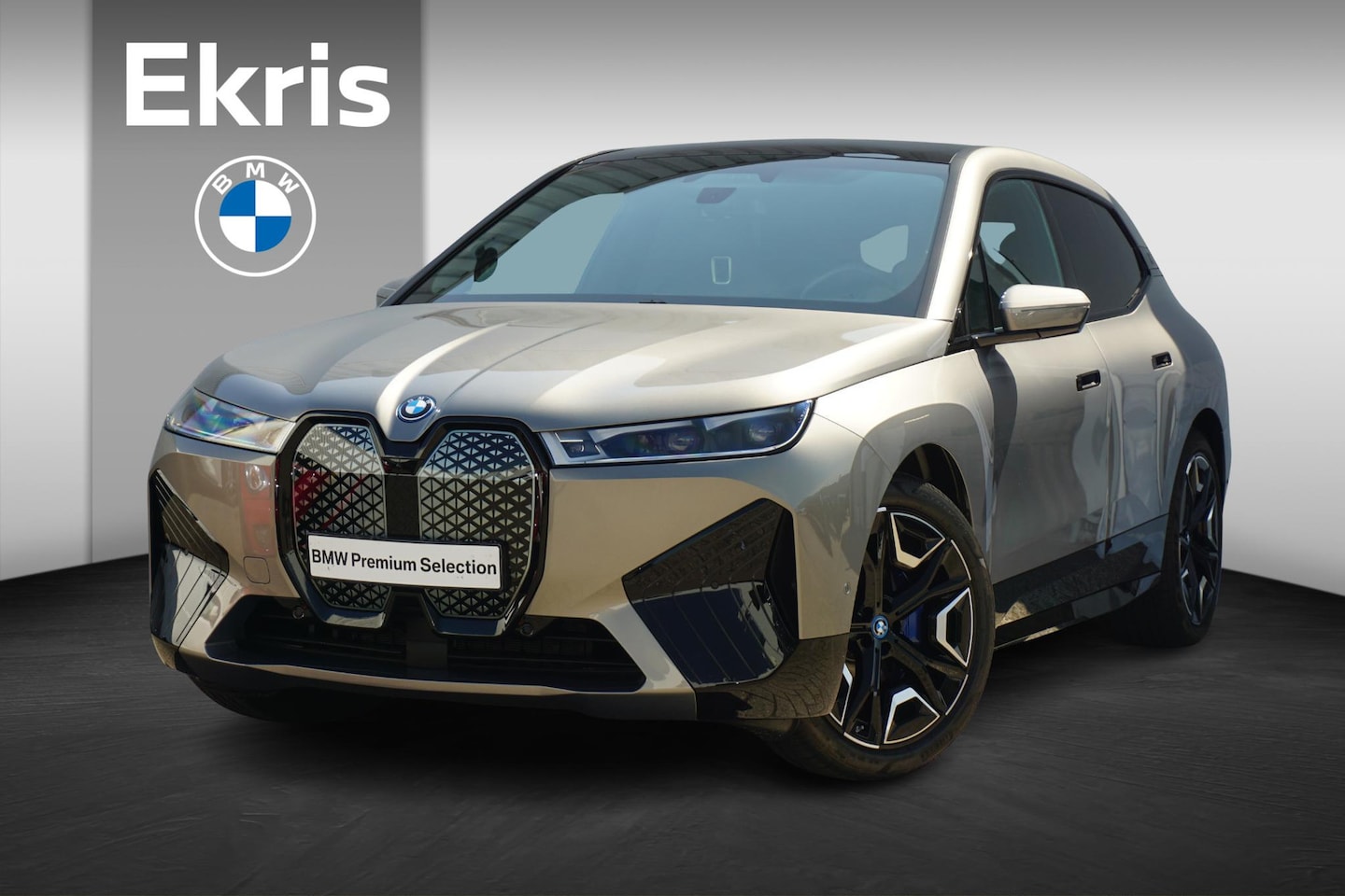 BMW iX - xDrive40 Sport Pakket | Luchtvering / Soft-Close / Panoramadak / Comfort Stoelen / Head-up - AutoWereld.nl