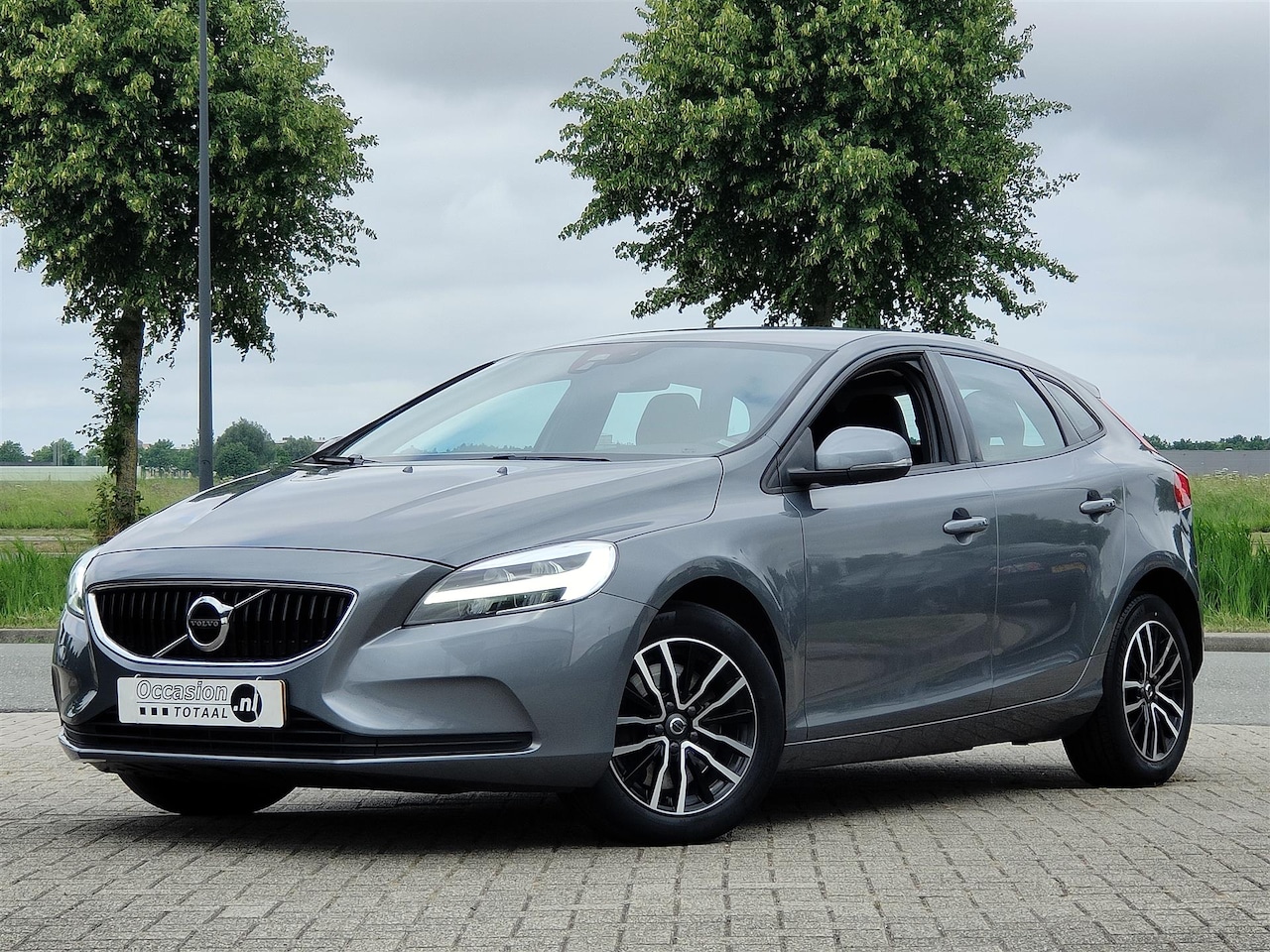 Volvo V40 - 1.5 T2 Polar+ | Automaat | Full LED | Stoelverwarming - AutoWereld.nl