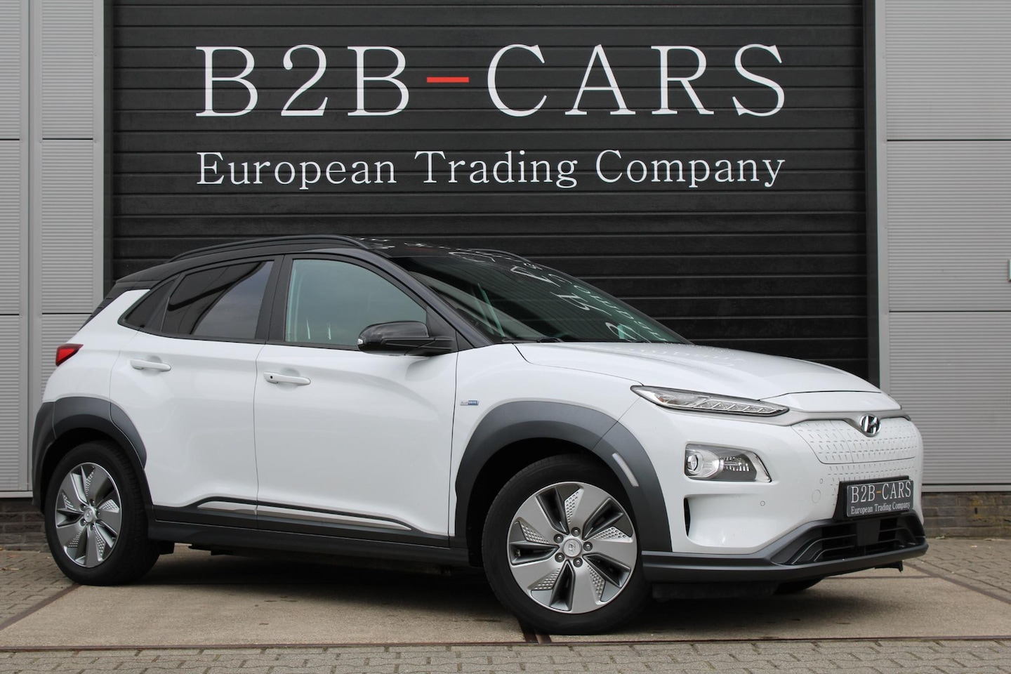 Hyundai Kona Electric - EV Premium 64 kWh Schuifdak - Head-up - Leer - LED - AutoWereld.nl