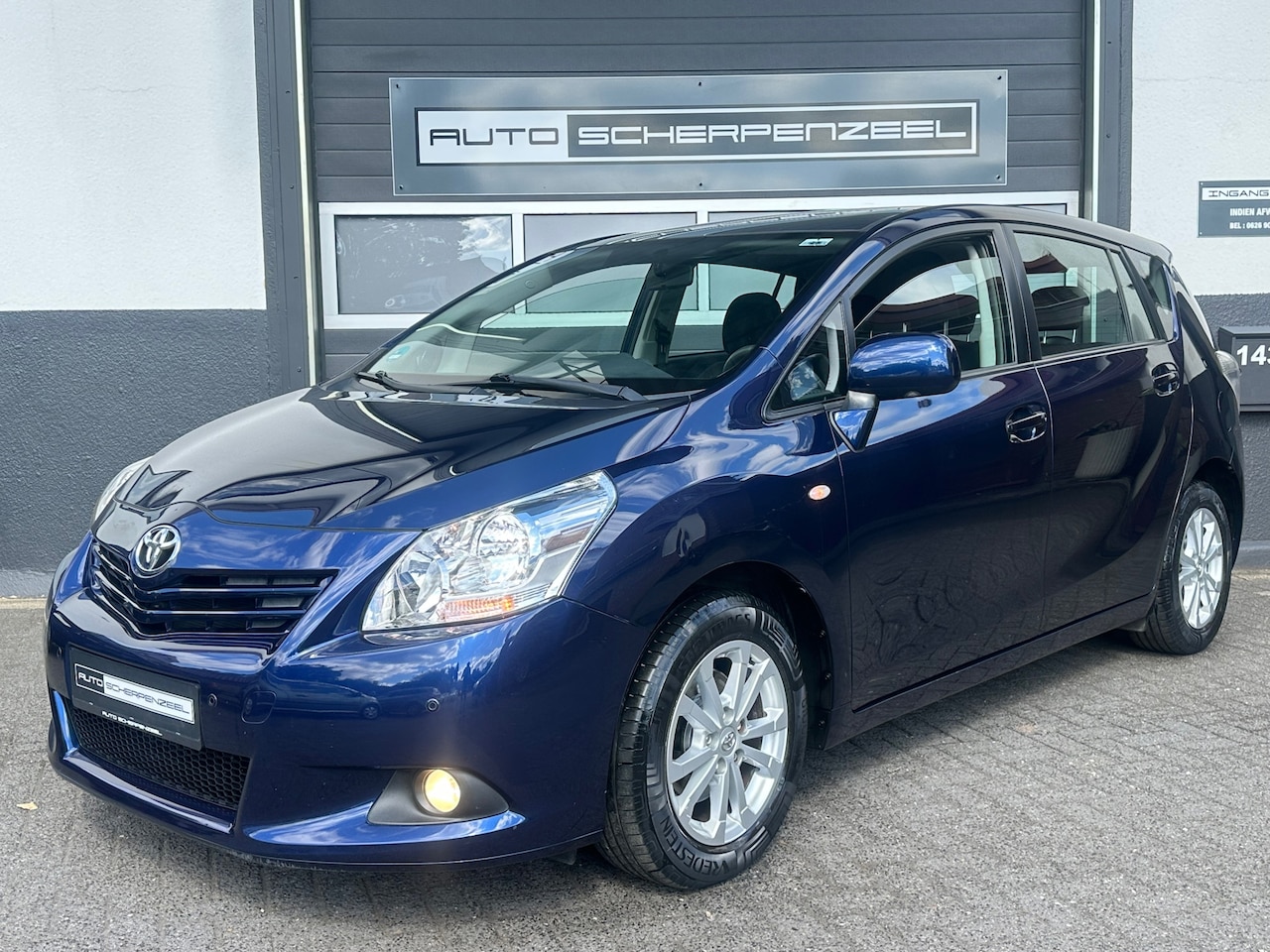 Toyota Verso - 1.8 VVT-i Business | AIRCO |PANO | TREKHAAK | RUIM | - AutoWereld.nl