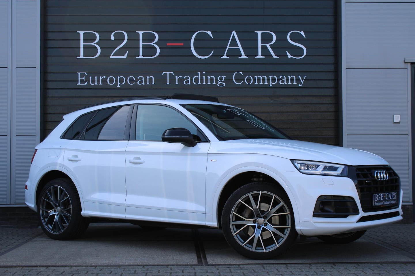 Audi Q5 - 3.0 TDI quattro Sport S Line Edition Panoramadak - LED - Black Optik pakket - AutoWereld.nl