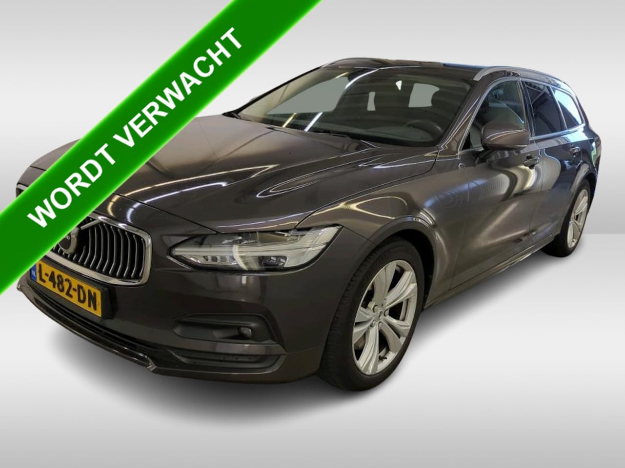 Volvo V90 - 2.0 B4 Mild Hybrid 198PK Business pro automaat / Airco-ecc / Navi / Leder / Adap-cruise / - AutoWereld.nl