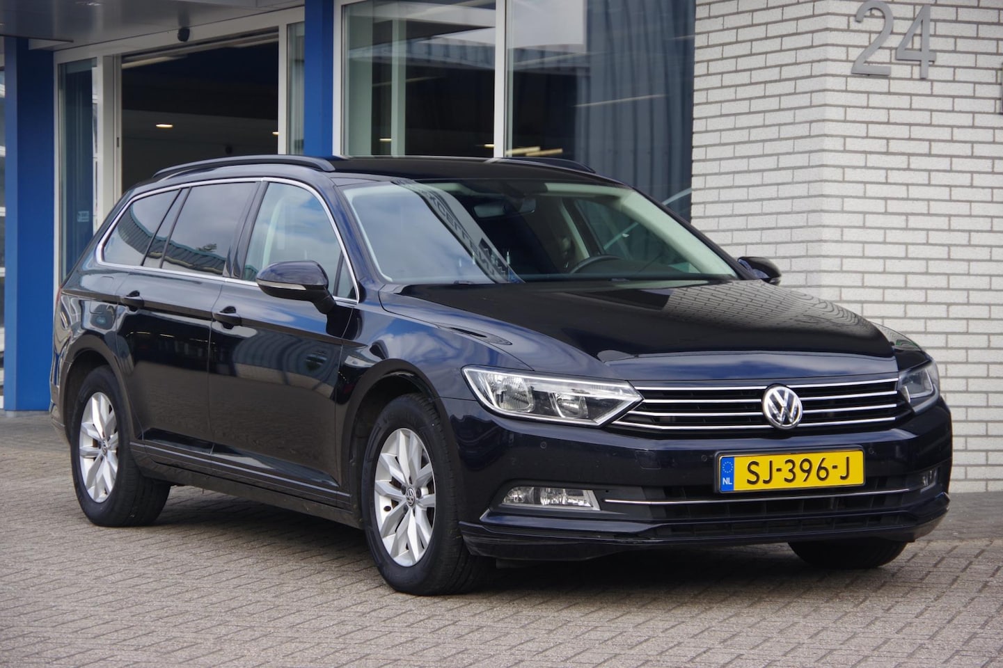 Volkswagen Passat Variant - 2.0 TDI Highline Trekhaak Navigatie Cruise controle - AutoWereld.nl