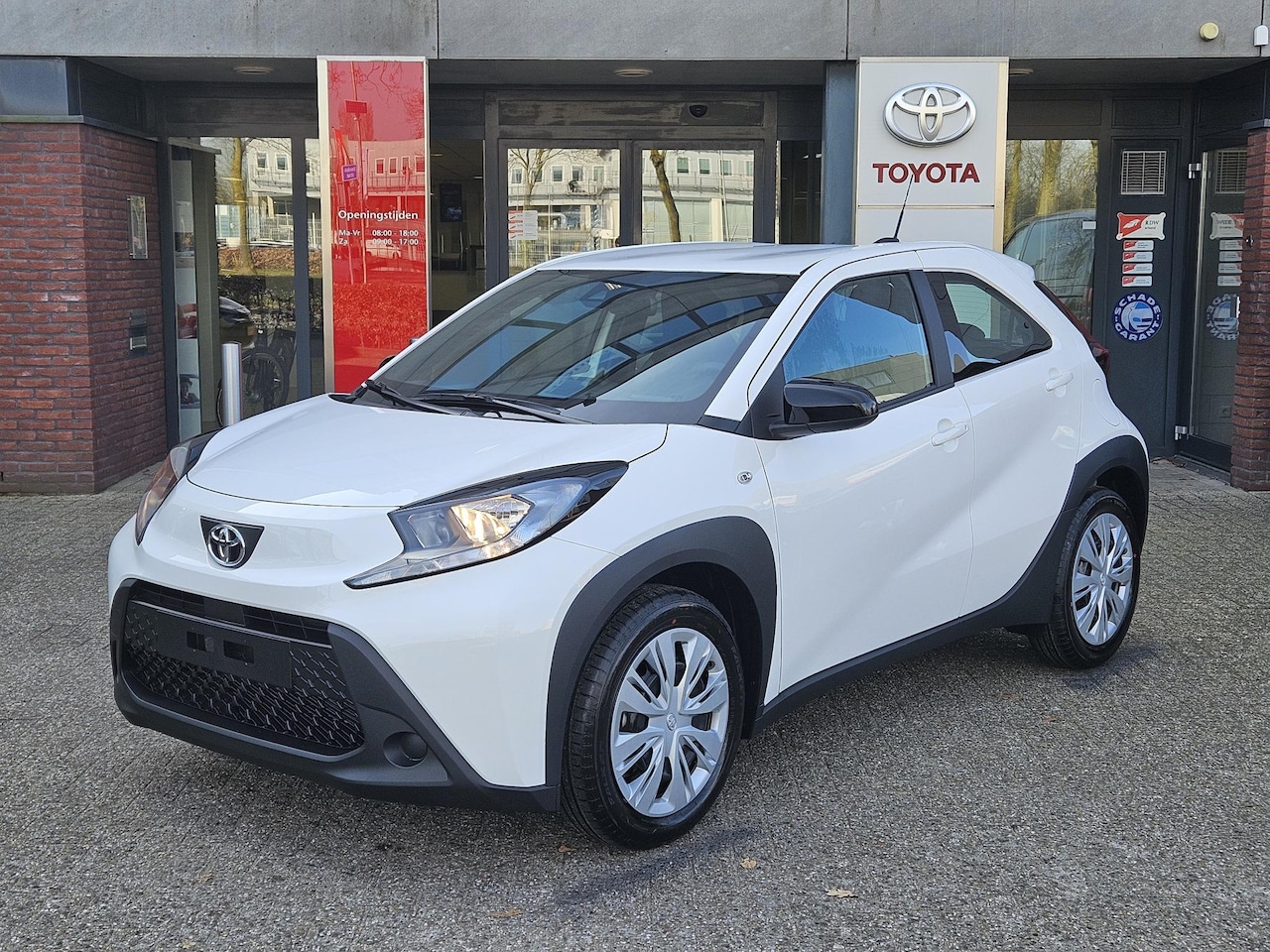 Toyota Aygo X - PLAY NIEUW DIRECT RIJDEN APPLE/ANDROID AD-CRUISE AIRCO BLUETOOTH CAMERA EL-RAMEN/SPIEGELS - AutoWereld.nl