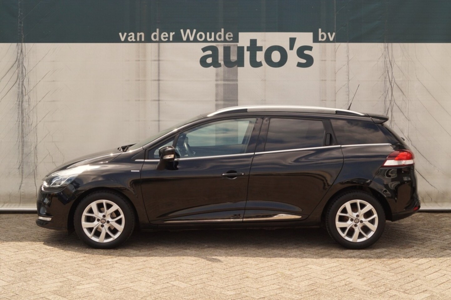 Renault Clio Estate - 0.9 TCe 90pk Limited -NAVI-AIRCO-LED- - AutoWereld.nl
