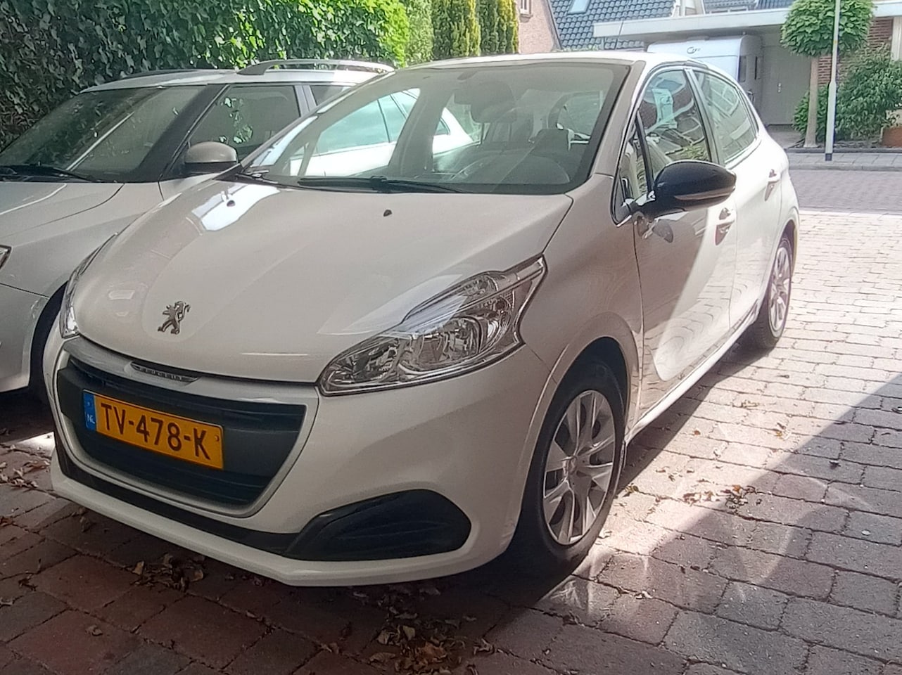 Peugeot 208 - 1.2 PureTech Like Wit - AutoWereld.nl