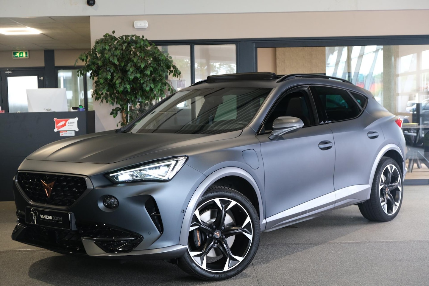 CUPRA Formentor - 1.4 e-Hybrid VZ 245PK MATT Pano Vol Leder 360Cam - AutoWereld.nl
