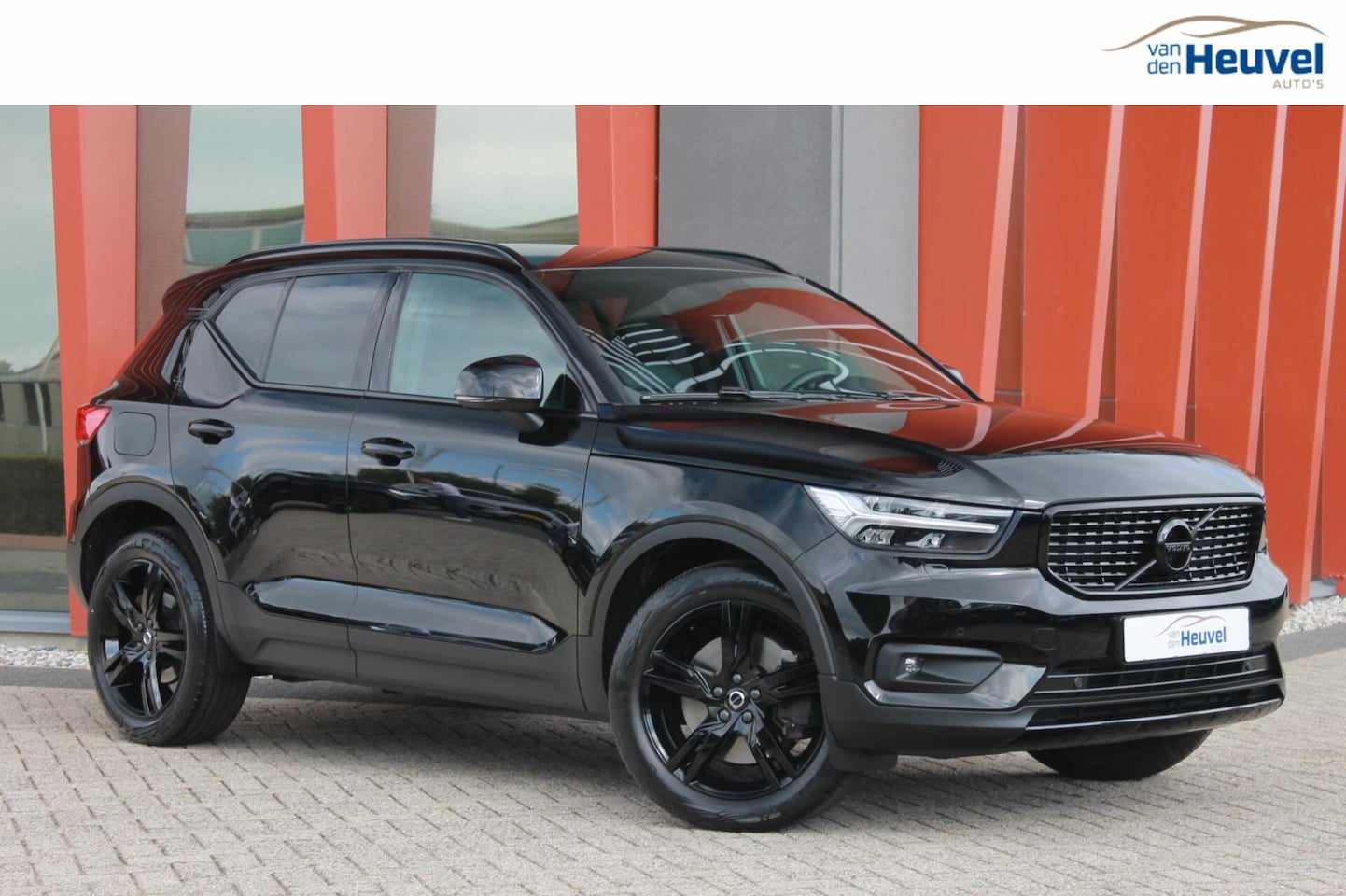 Volvo XC40 - T5 Recharge R-Design | Black Edition | Leder | Parkeercamera | Stoelverwarming | Pilot Ass - AutoWereld.nl