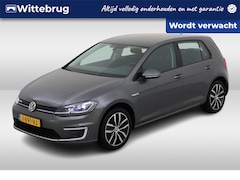Volkswagen e-Golf - E-DITION / Digitaal dashboard / Navigatie / Parkeersensoren achter / App connect / Lichtme