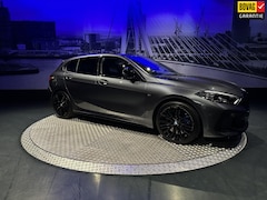 BMW 1-serie - M135i xDrive High Executive *Keyless*19inch*ComfortPackProff
