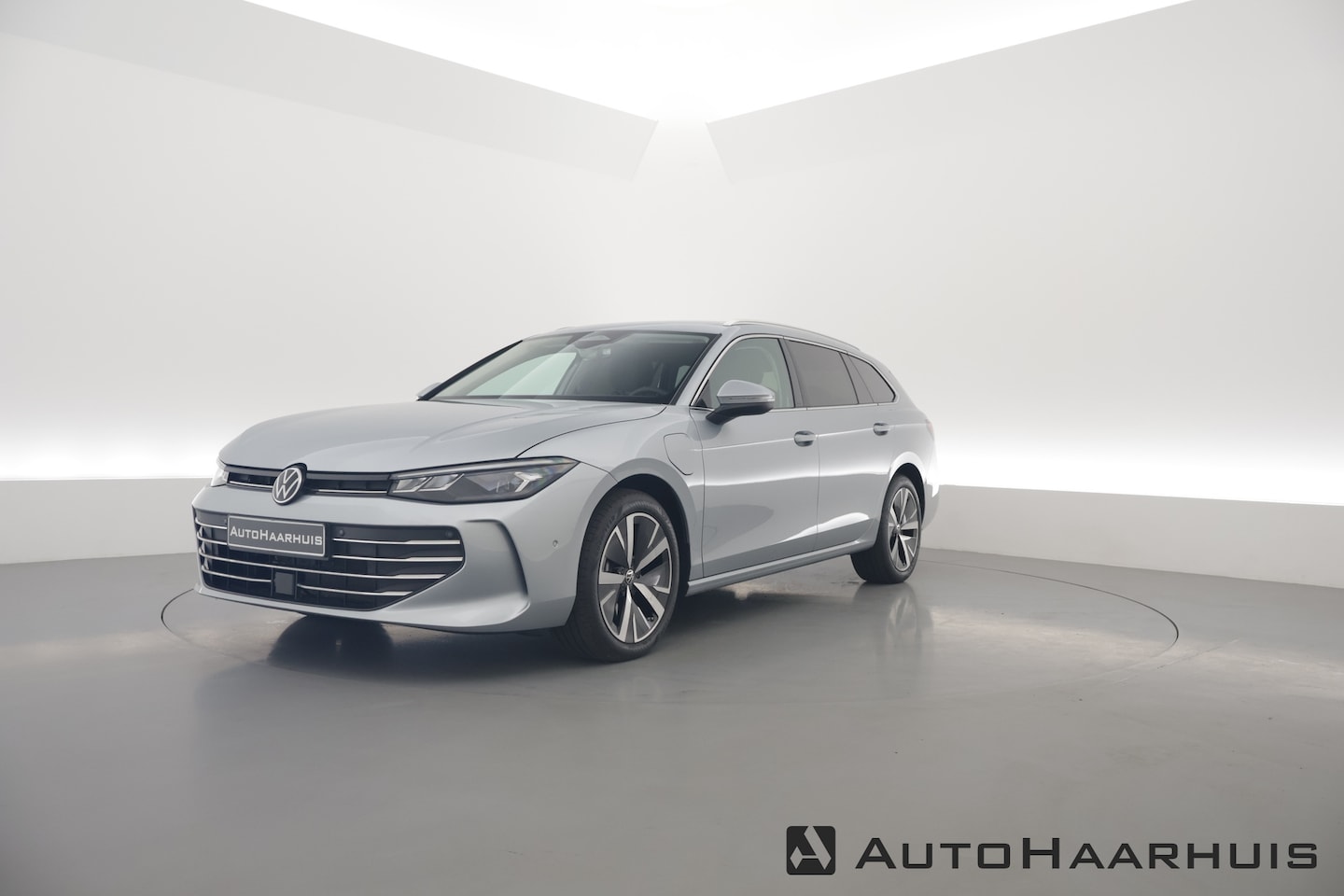 Volkswagen Passat Variant - 1.5 eHybrid Business | Navi | Massage | Elek. Trekhaak | Keyless | Adapt. Cruise | Stoel- - AutoWereld.nl