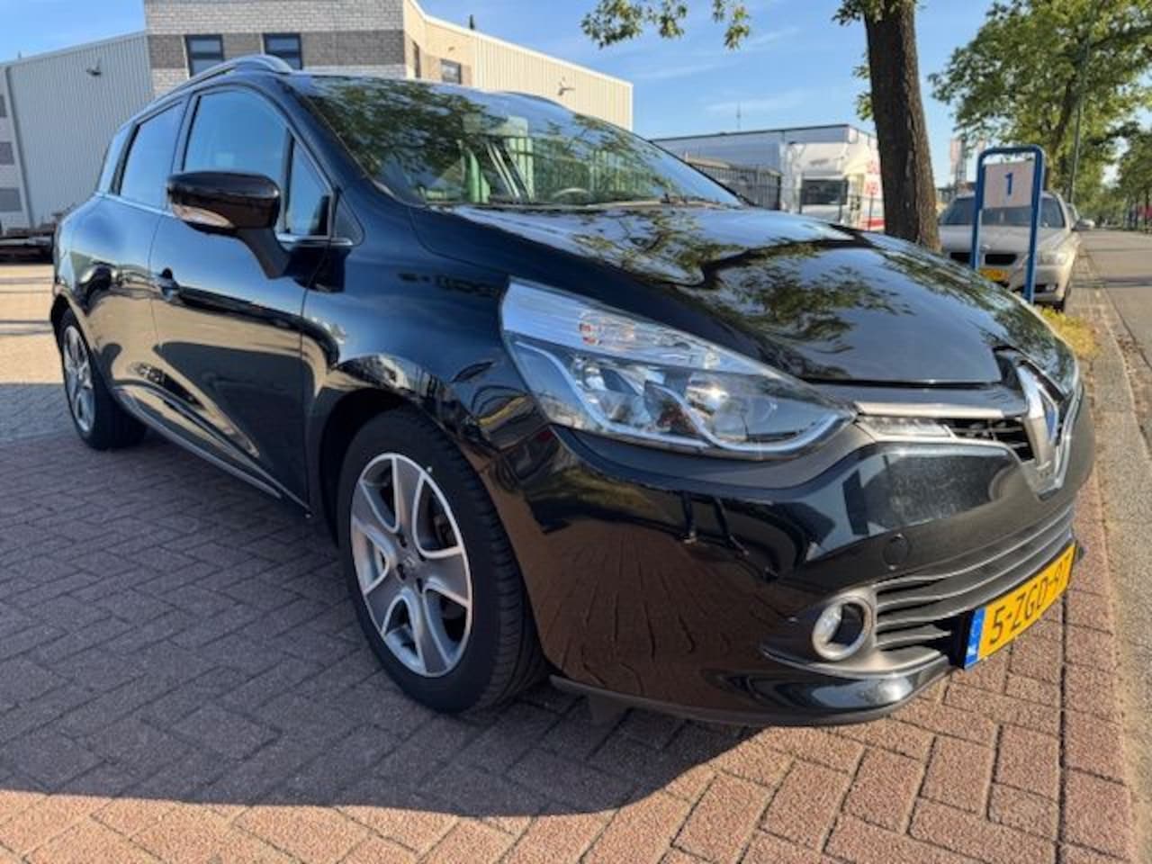 Renault Clio Estate - 0.9 TCe Night&Day Airco,Navigatie EXPORT PRIJS - AutoWereld.nl