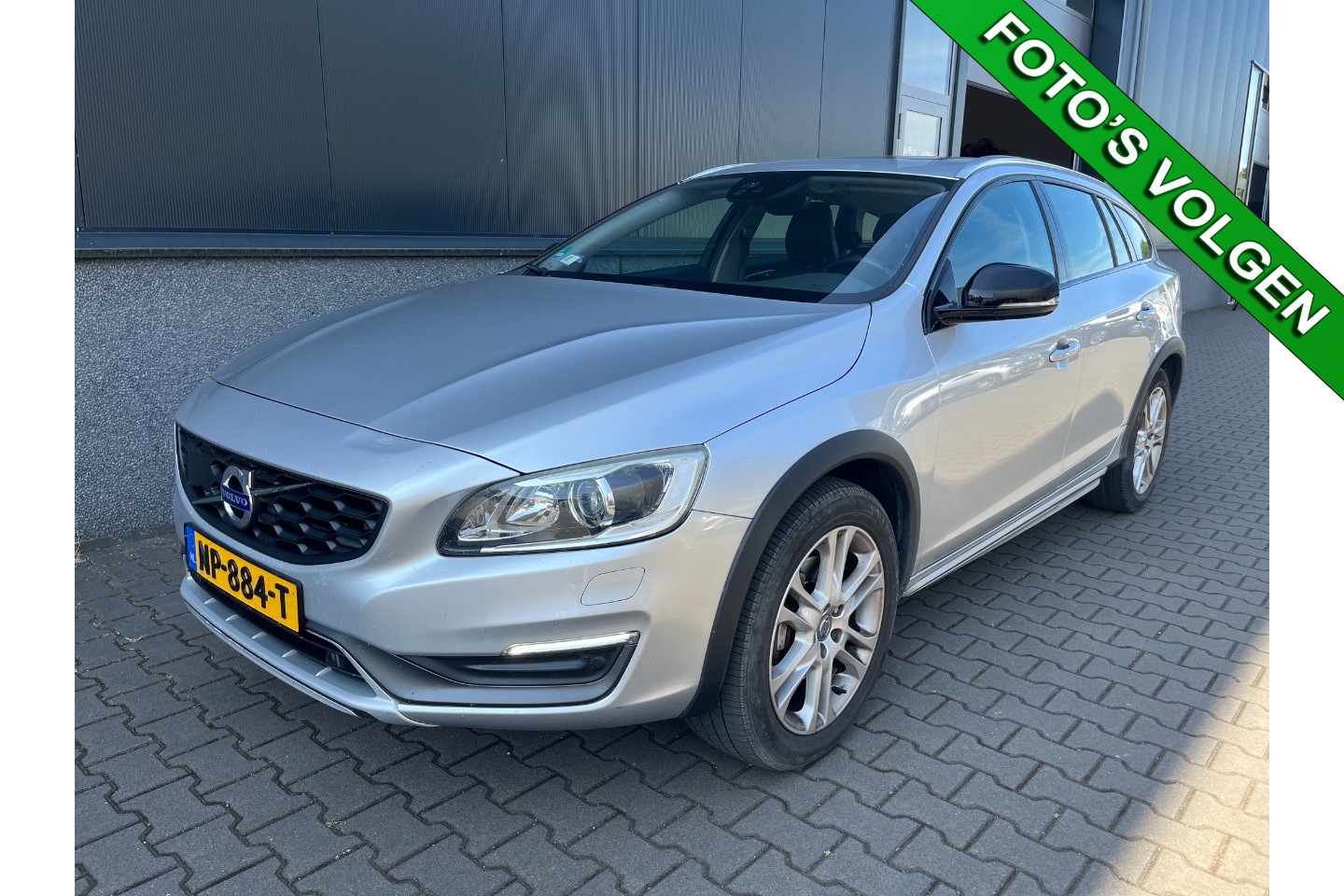 Volvo V60 Cross Country - 2.0 D4 Summum ✅ Navi ✅ Cruise ✅ Trekhaak ✅ Leer - AutoWereld.nl