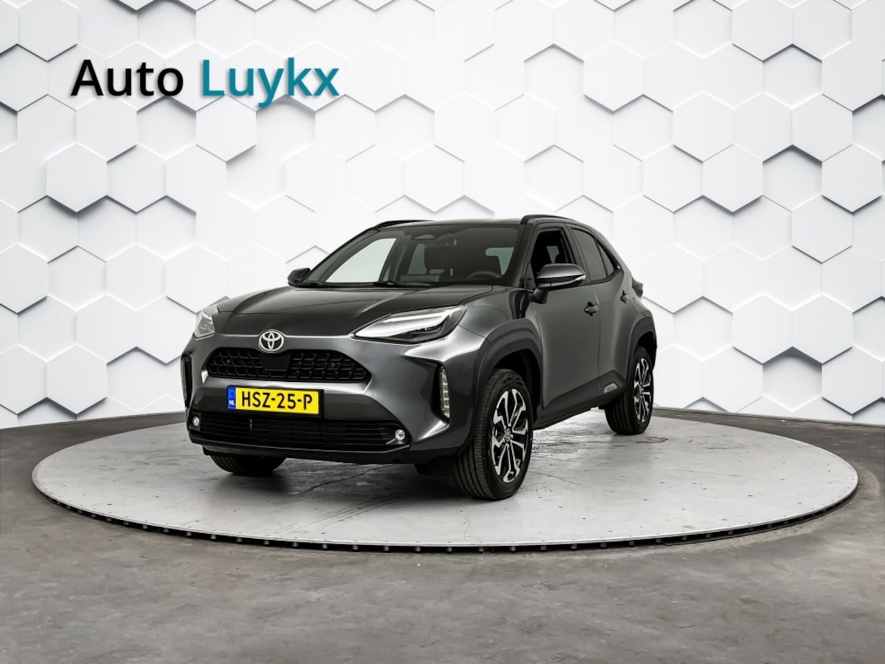 Toyota Yaris Cross - 1.5 Hybrid 115 First Edition | Navigatie | Adaptieve Cruise Control | Parkeersensoren voor - AutoWereld.nl