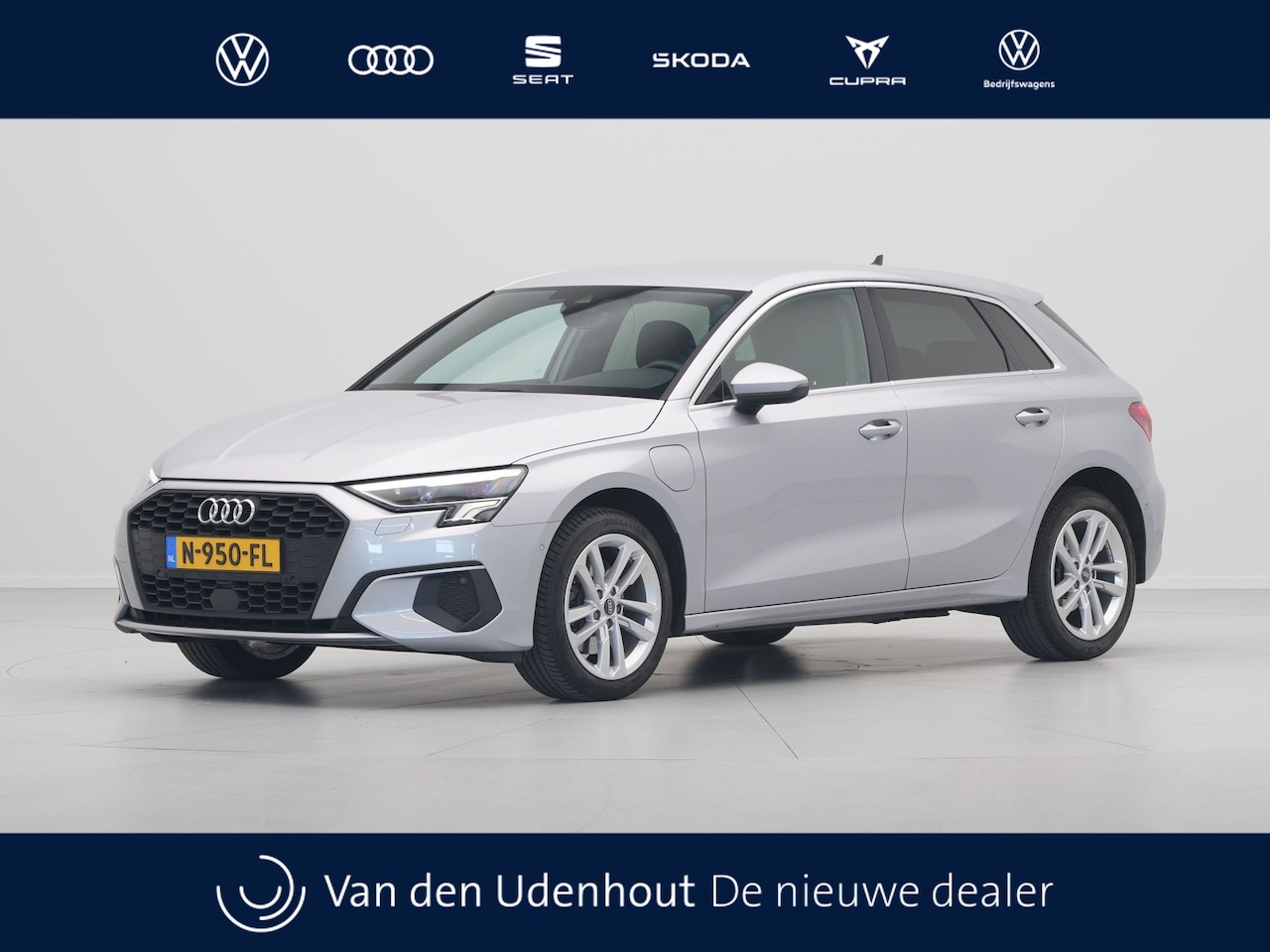 Audi A3 Sportback - 40 TFSI e Edition Navigatie Stoelverwarming Side assist Elek. kofferklep Carplay - AutoWereld.nl