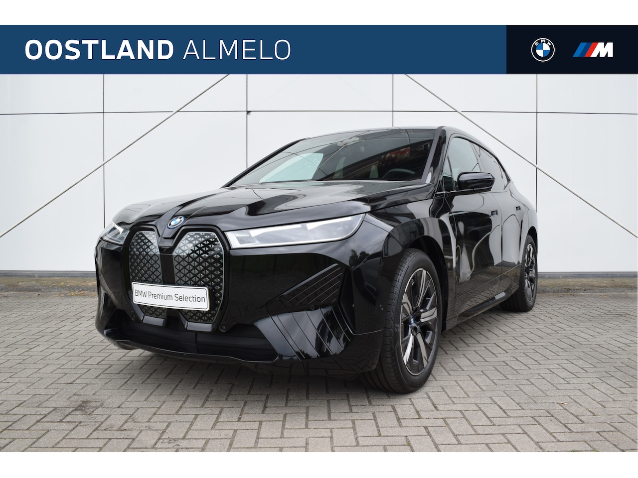 BMW iX - xDrive50 High Executive M Sport / Panoramadak Sky Lounge / Trekhaak / Laserlight / Soft-Cl - AutoWereld.nl
