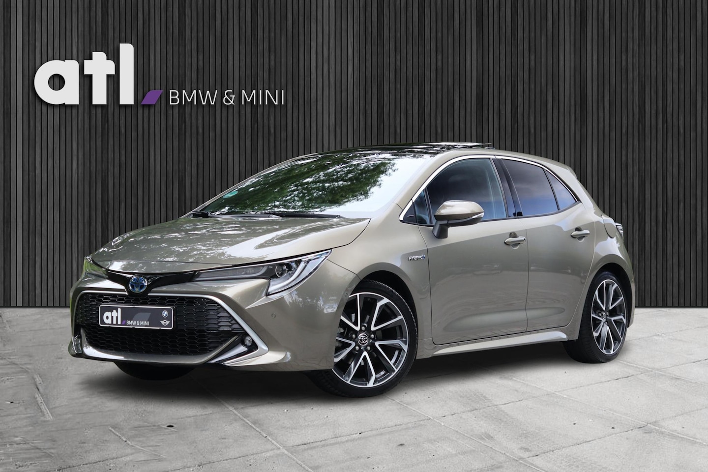Toyota Corolla - 1.8 Hybrid Executive Panoramadak, Head up, Afneembare trekhaak, Adaptive Cruise, DAB, Navi - AutoWereld.nl
