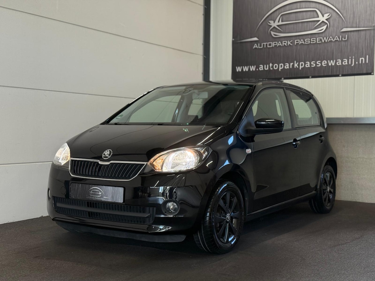 Skoda Citigo - 1.0 Elegance Pano, Cruise Control, Parkeersensoren Achter, Navigatie, Airco, Stoelverwarmi - AutoWereld.nl