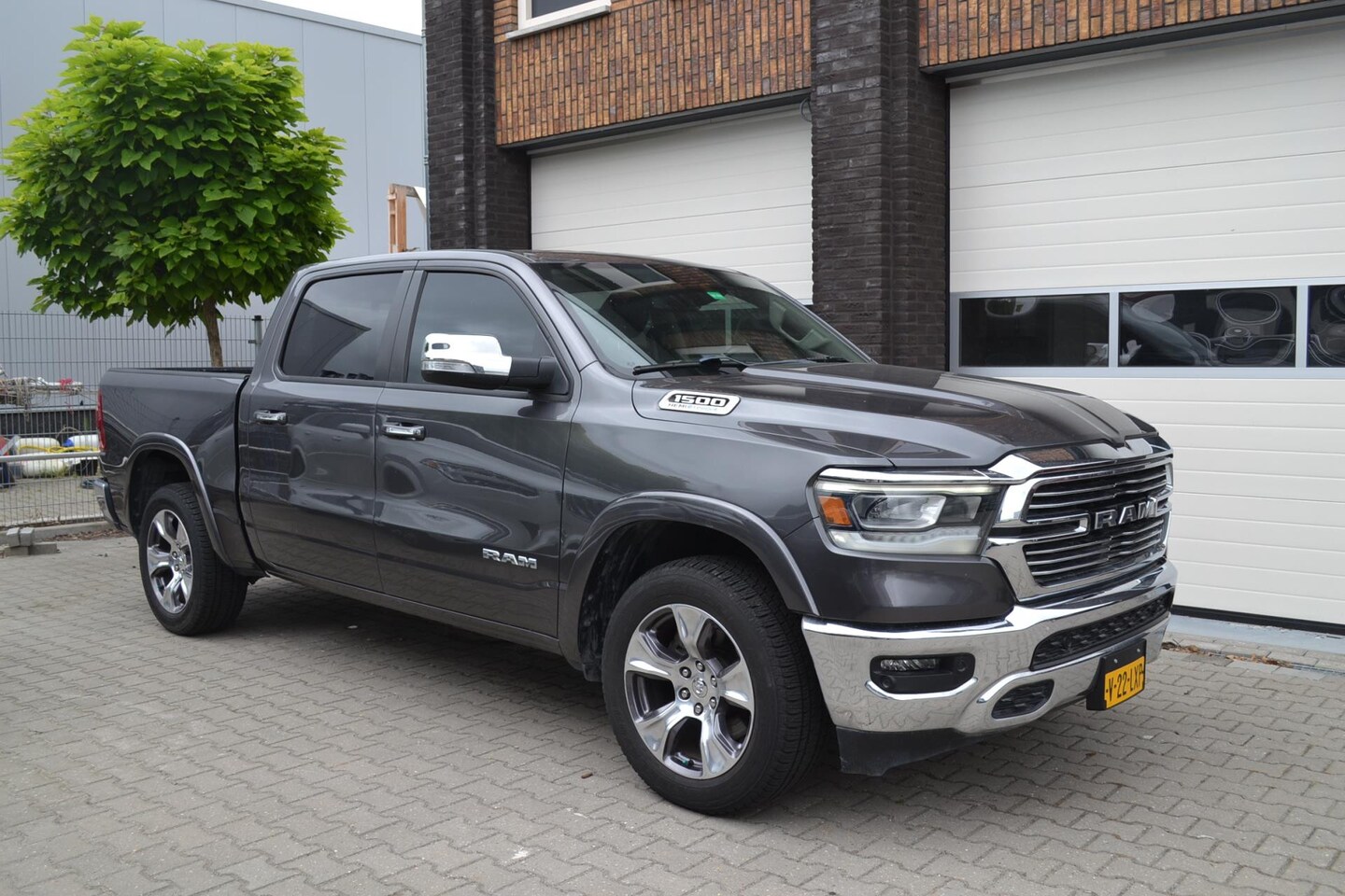 Dodge Ram 1500 - 5.7 V8 Crew Cab Laramie 6 persoons - AutoWereld.nl