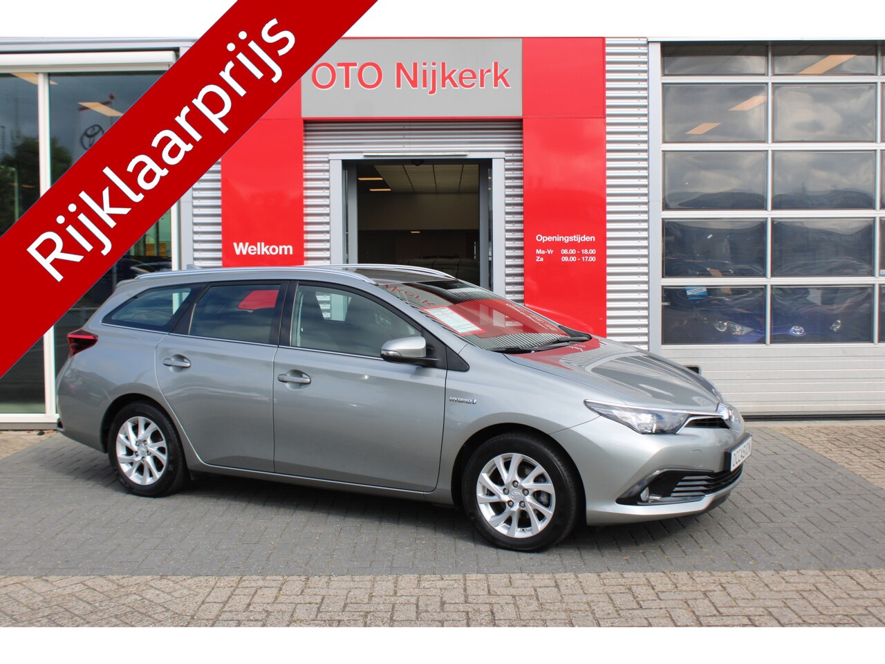 Toyota Auris - Touring Sport 1.8 Hybrid Aspiration met parkeersensoren achter - AutoWereld.nl