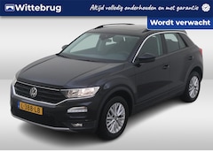 Volkswagen T-Roc - 1.0 TSI Style Panoramadak / App-connect / Trekhaak / Parkeersensoren / Airco / Cruise