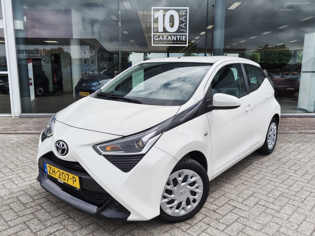 Toyota Aygo - 1.0 VVT-i x-play limited | Trekhaak | Android Auto | Achteruitr - AutoWereld.nl