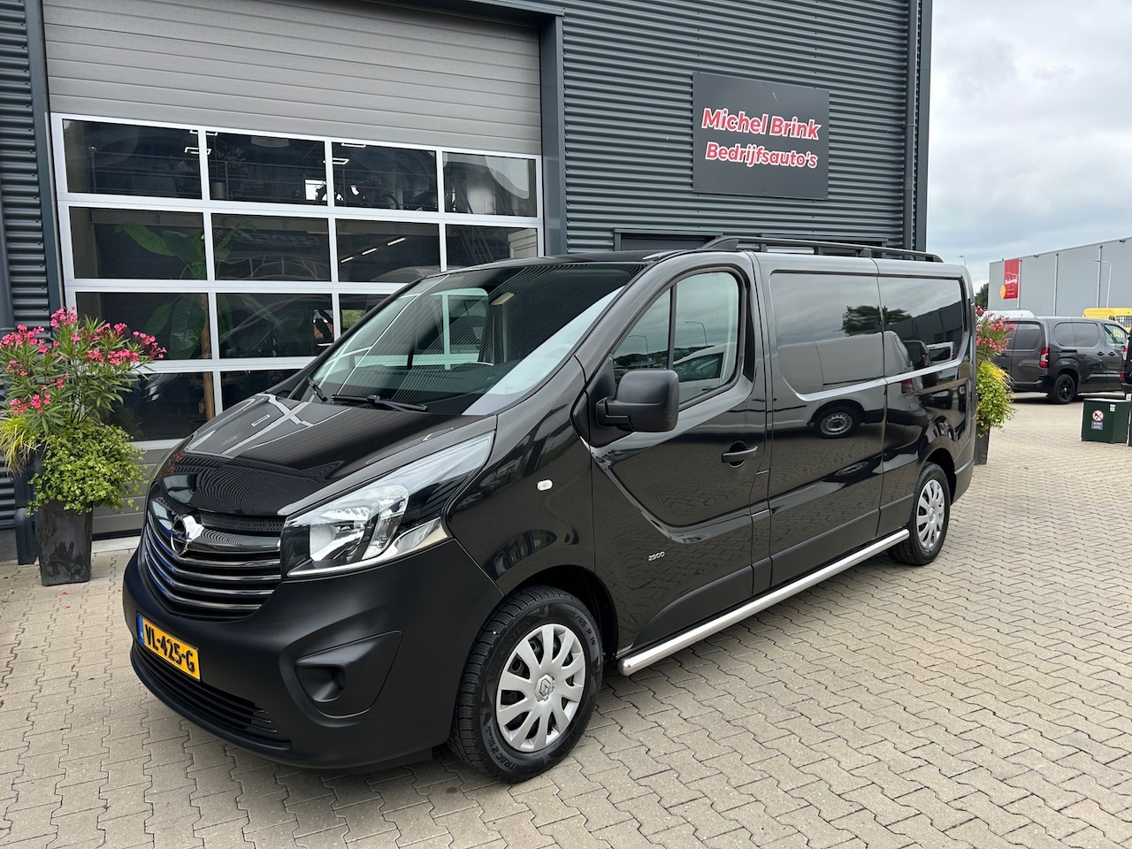 Opel Vivaro - 1.6 CDTI L2H1 Edition Airco Navi - AutoWereld.nl