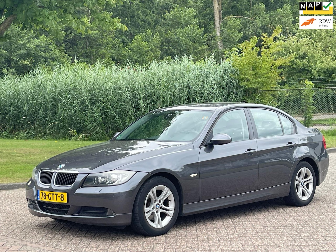 BMW 3-serie - 318i Business Line/AIRCO/CRUISE/LEDER/NAVI/PARKEERSENS VOOR-ACHTER/VERWARMDE VOORST/XENON - AutoWereld.nl