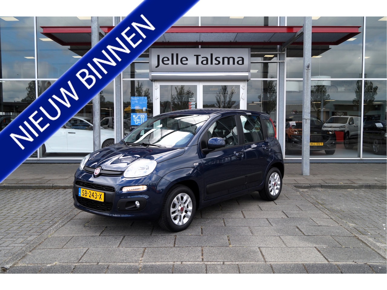 Fiat Panda - 1.2 Lounge | Climate control | Bluetooth | Lm velgen - AutoWereld.nl