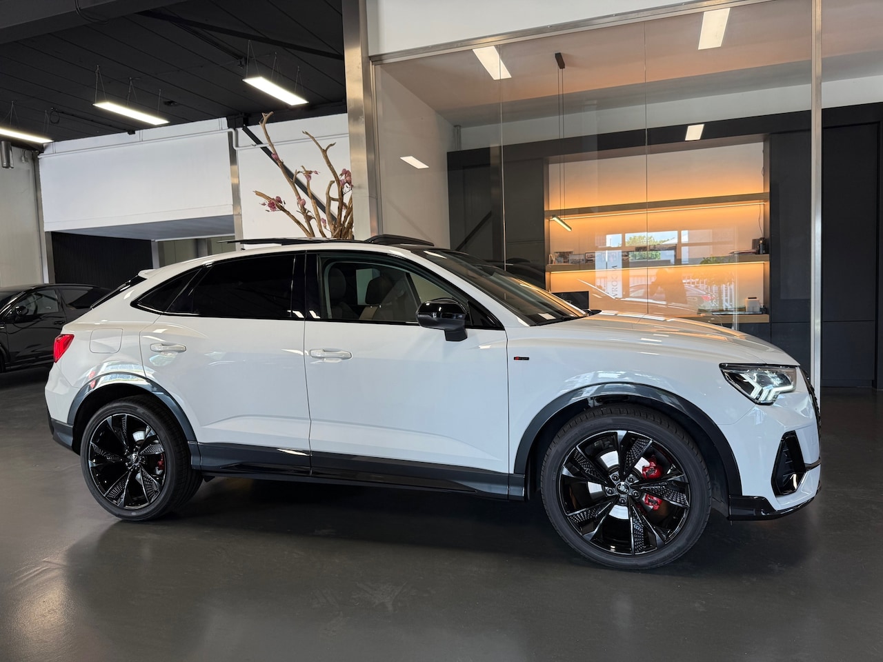 Audi Q3 Sportback - 35 TFSI S Edition Panorama Camera 1e eigenaar - AutoWereld.nl