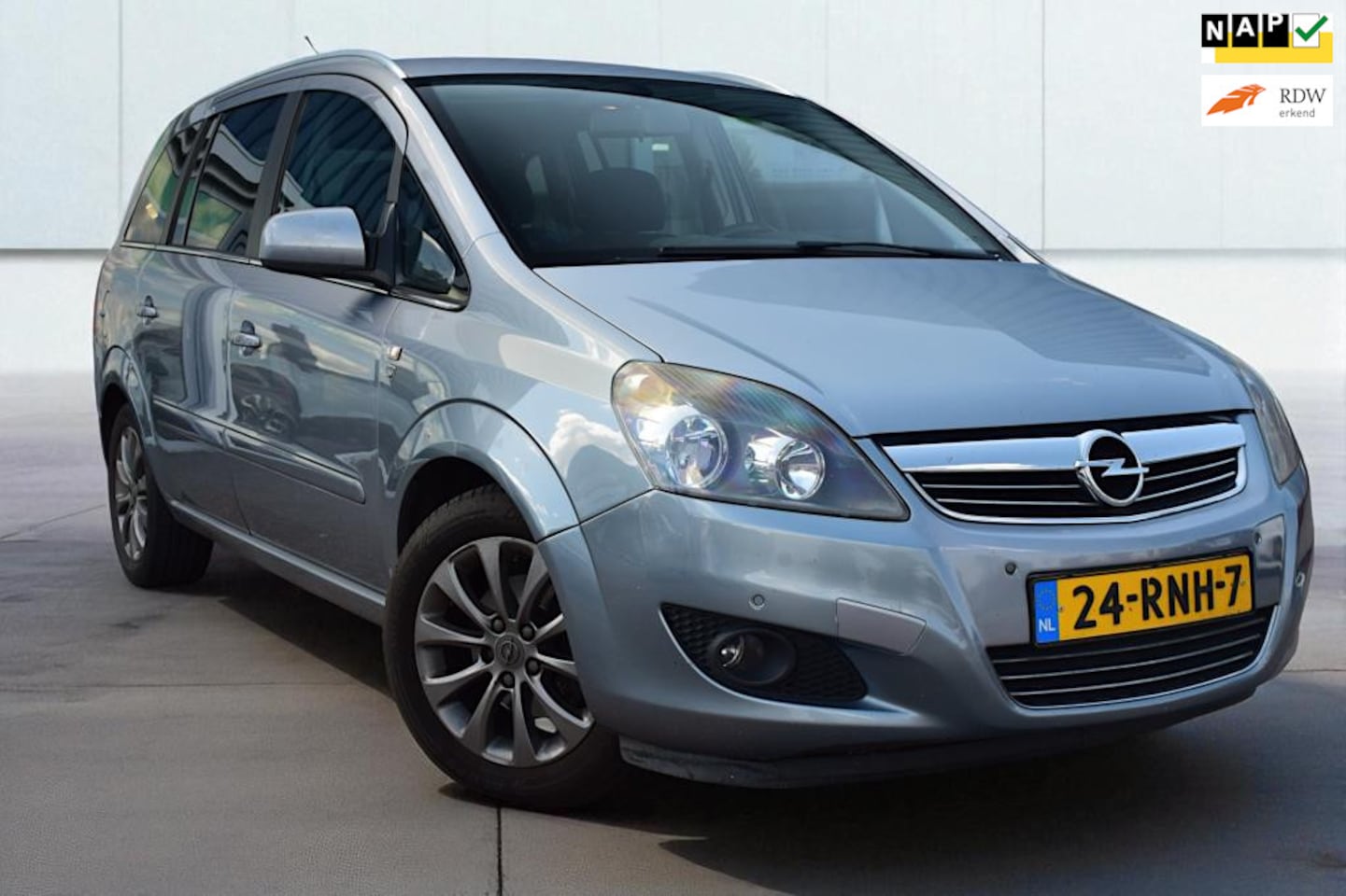 Opel Zafira - 1.8 111 years Edition. 7 Persoons, Trekhaak,Airco, Cruise, Parkeerhulp voor en achter,Navi - AutoWereld.nl