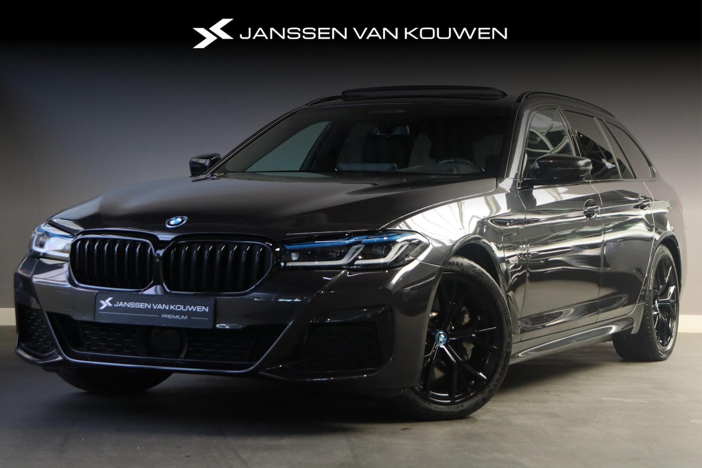 BMW 5-serie Touring - 530e M Sport Panoramadak Harman Kardon Laser Head-Up - AutoWereld.nl