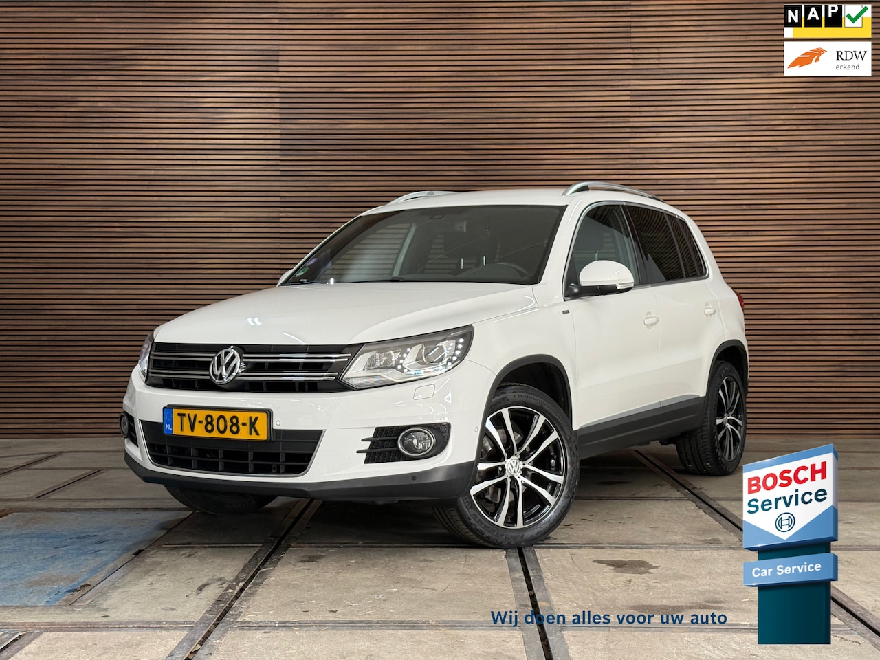 Volkswagen Tiguan - 2.0 TSI Sport&Style 4Motion Automaat | Trekhaak | Carplay | LMV - AutoWereld.nl