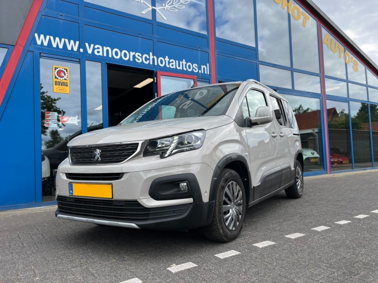 Peugeot Rifter - 1.2 110pk Allure Navi Carplay Led Airco - AutoWereld.nl